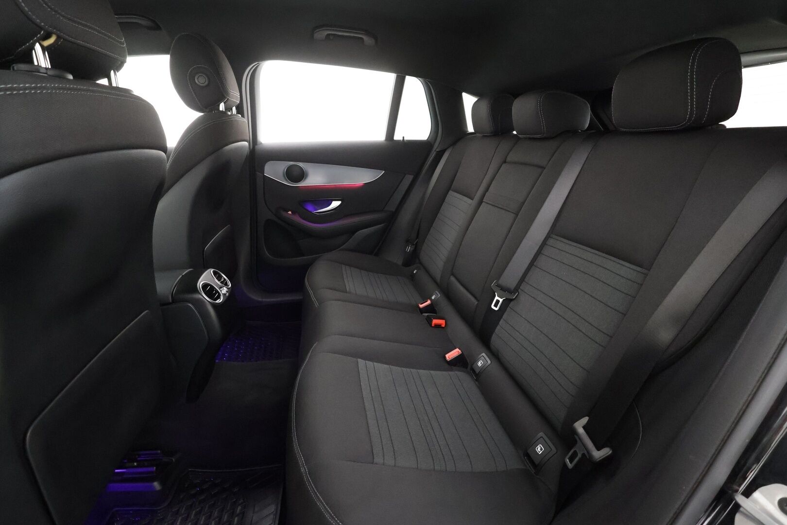 MERCEDES-BENZ EQC 2021 400 4matic * Distronic+ / P.kamera / Widescreen / Multibeam / Midline / Koukku / Navi * - Kahdet renkaat aluvanteilla / Merkkihuollettu