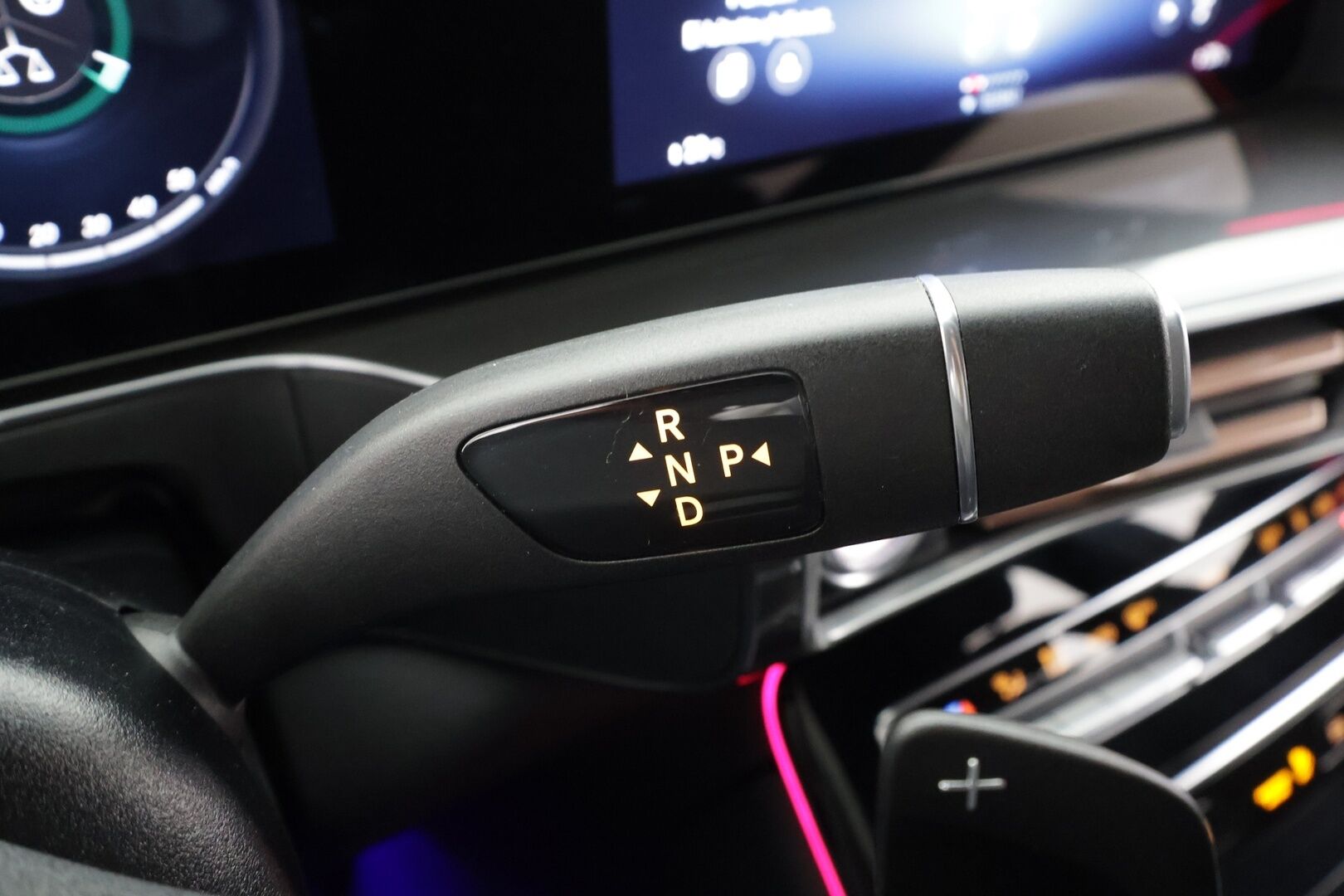 MERCEDES-BENZ EQC 2021 400 4matic * Distronic+ / P.kamera / Widescreen / Multibeam / Midline / Koukku / Navi * - Kahdet renkaat aluvanteilla / Merkkihuollettu