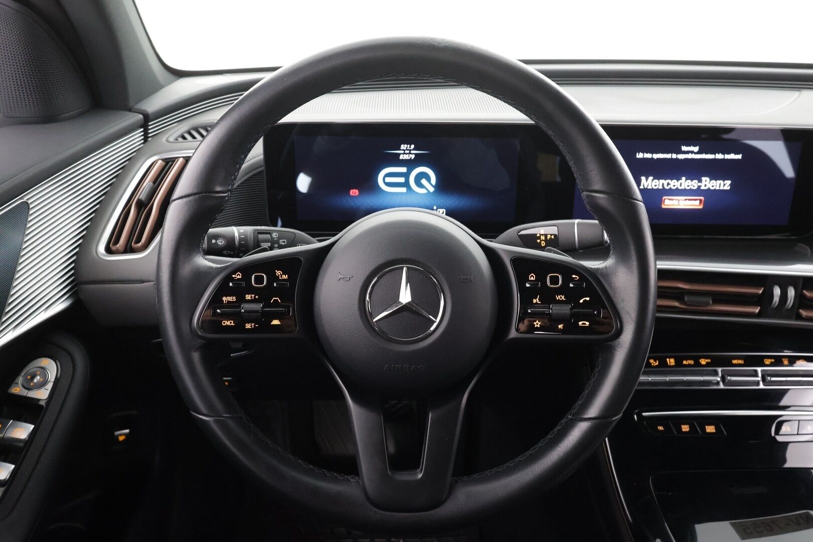 MERCEDES-BENZ EQC 2021 400 4matic * Distronic+ / P.kamera / Widescreen / Multibeam / Midline / Koukku / Navi * - Kahdet renkaat aluvanteilla / Merkkihuollettu