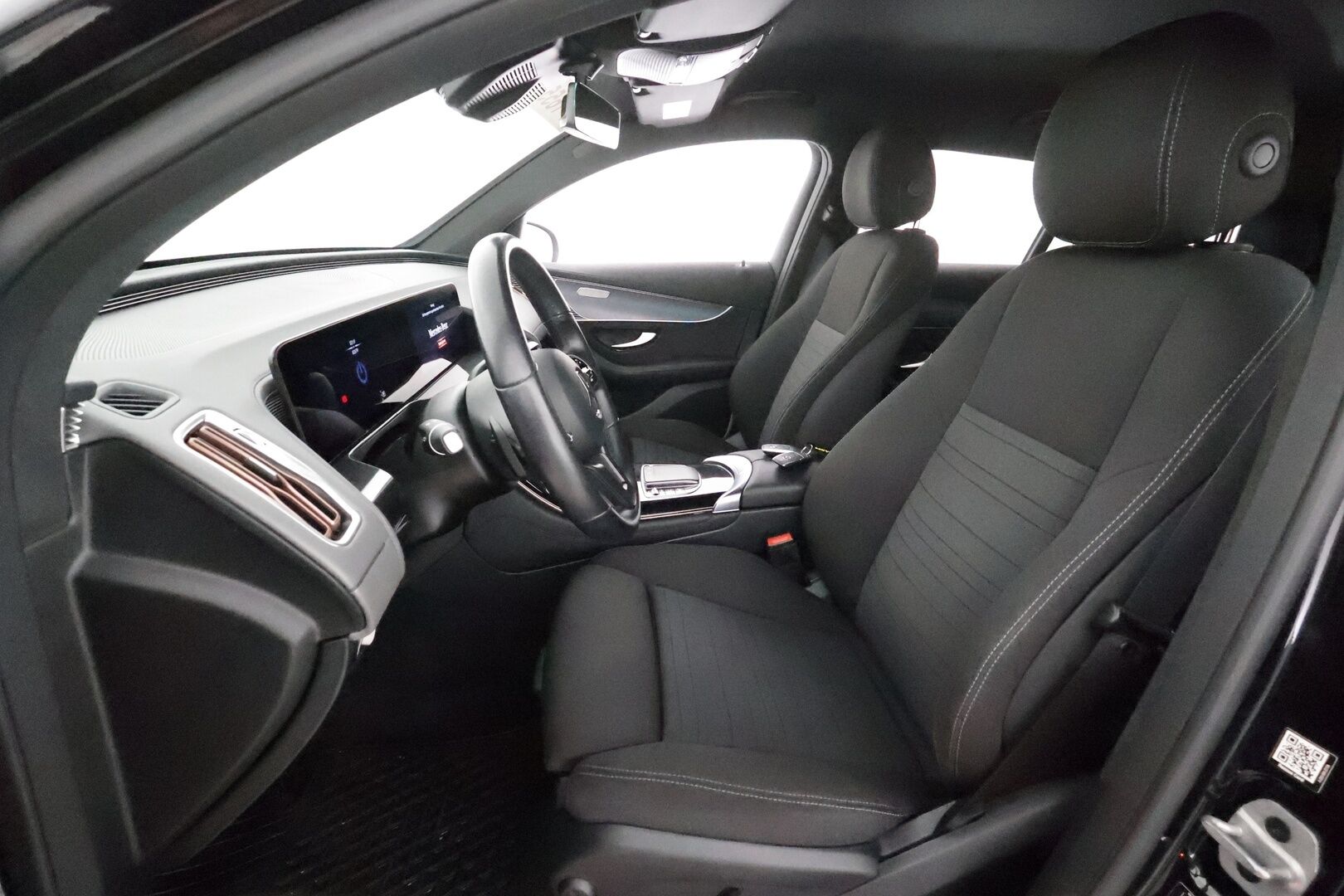 MERCEDES-BENZ EQC 2021 400 4matic * Distronic+ / P.kamera / Widescreen / Multibeam / Midline / Koukku / Navi * - Kahdet renkaat aluvanteilla / Merkkihuollettu