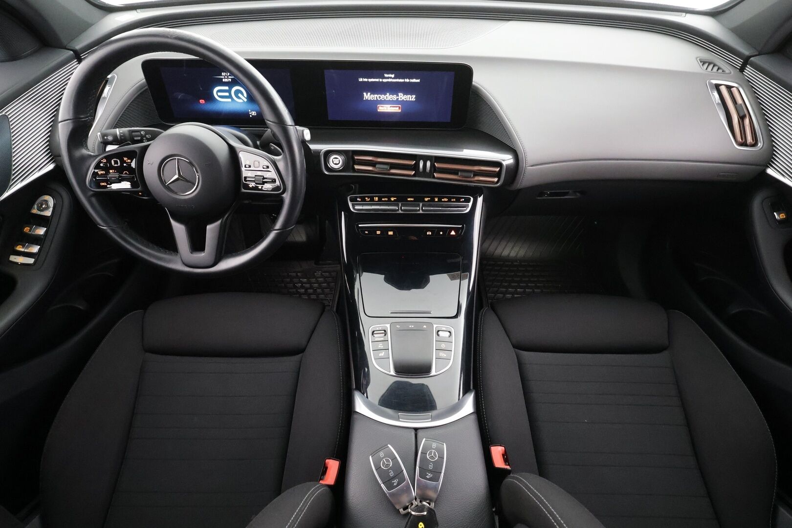 MERCEDES-BENZ EQC 2021 400 4matic * Distronic+ / P.kamera / Widescreen / Multibeam / Midline / Koukku / Navi * - Kahdet renkaat aluvanteilla / Merkkihuollettu