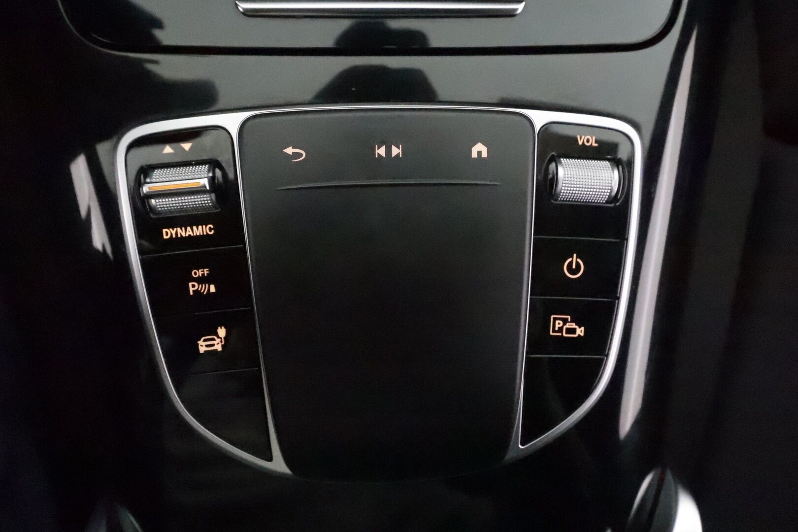 MERCEDES-BENZ EQC 2021 400 4matic * Distronic+ / P.kamera / Widescreen / Multibeam / Midline / Koukku / Navi * - Kahdet renkaat aluvanteilla / Merkkihuollettu