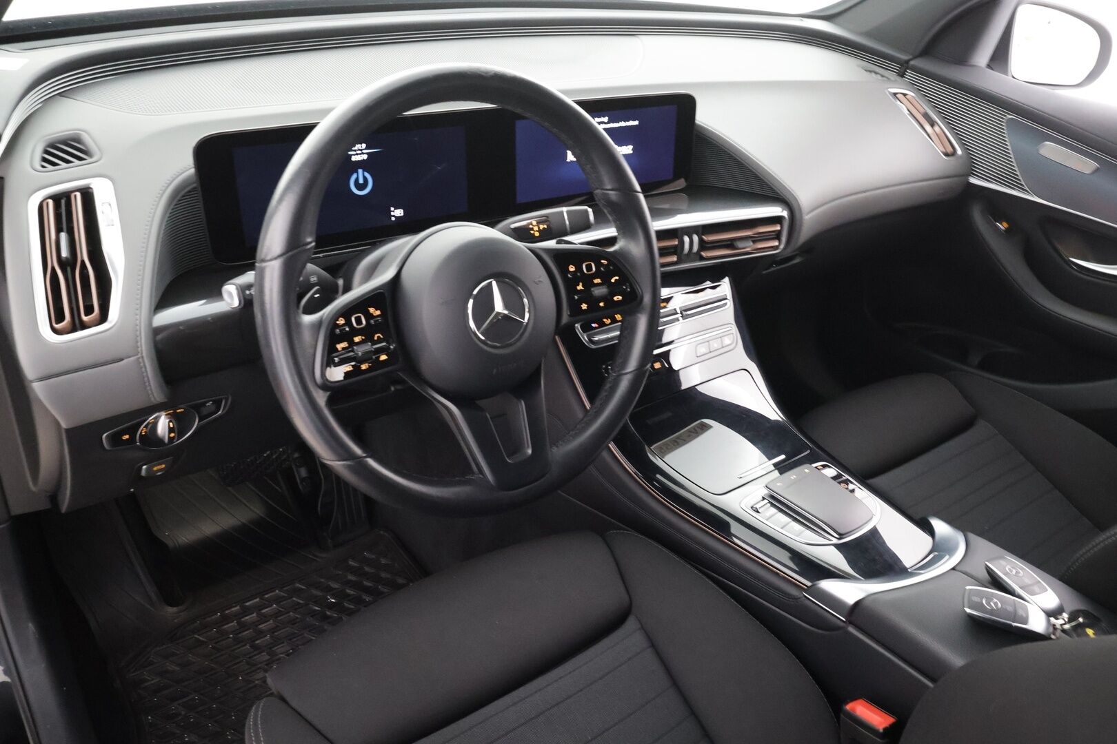 MERCEDES-BENZ EQC 2021 400 4matic * Distronic+ / P.kamera / Widescreen / Multibeam / Midline / Koukku / Navi * - Kahdet renkaat aluvanteilla / Merkkihuollettu