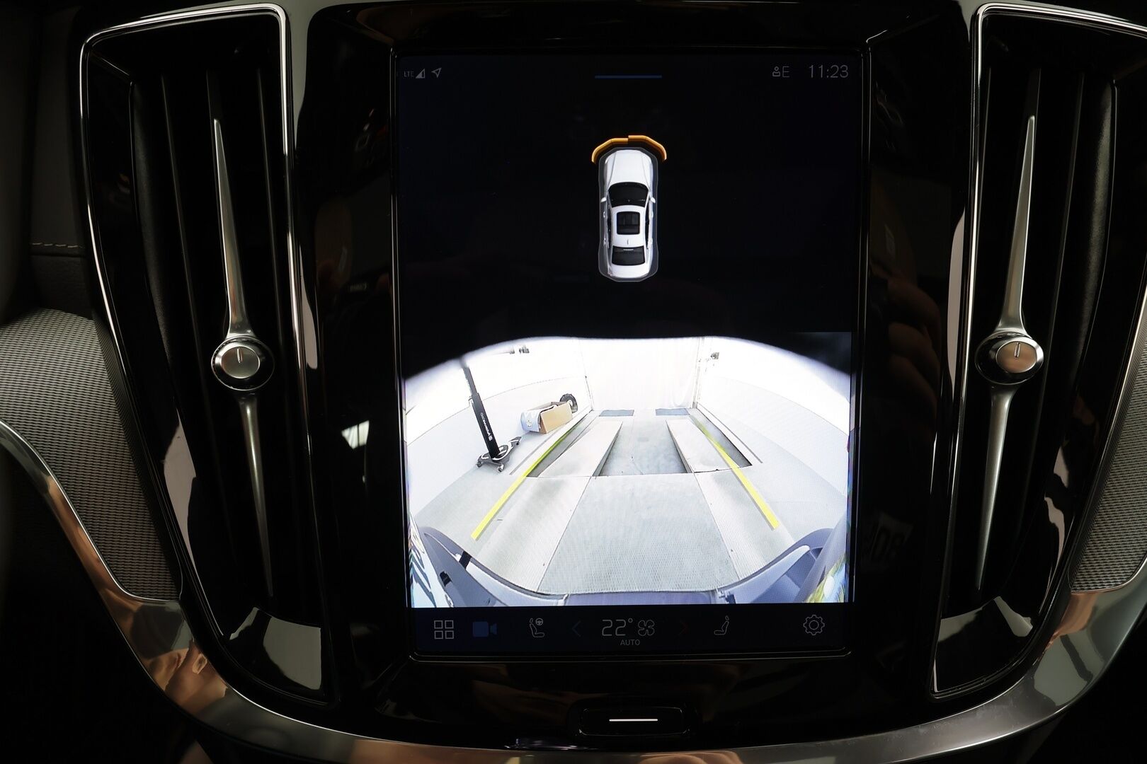 Volvo S60 2024 T8 AWD Recharge Ultimate Dark * B&W / Panorama / HUD /  ACC / Full-LED / P.Kamera / Sporttipenkit Muistilla / Navi * - Merkkihuollettu! / *HUIPPU VARUSTEILLA*