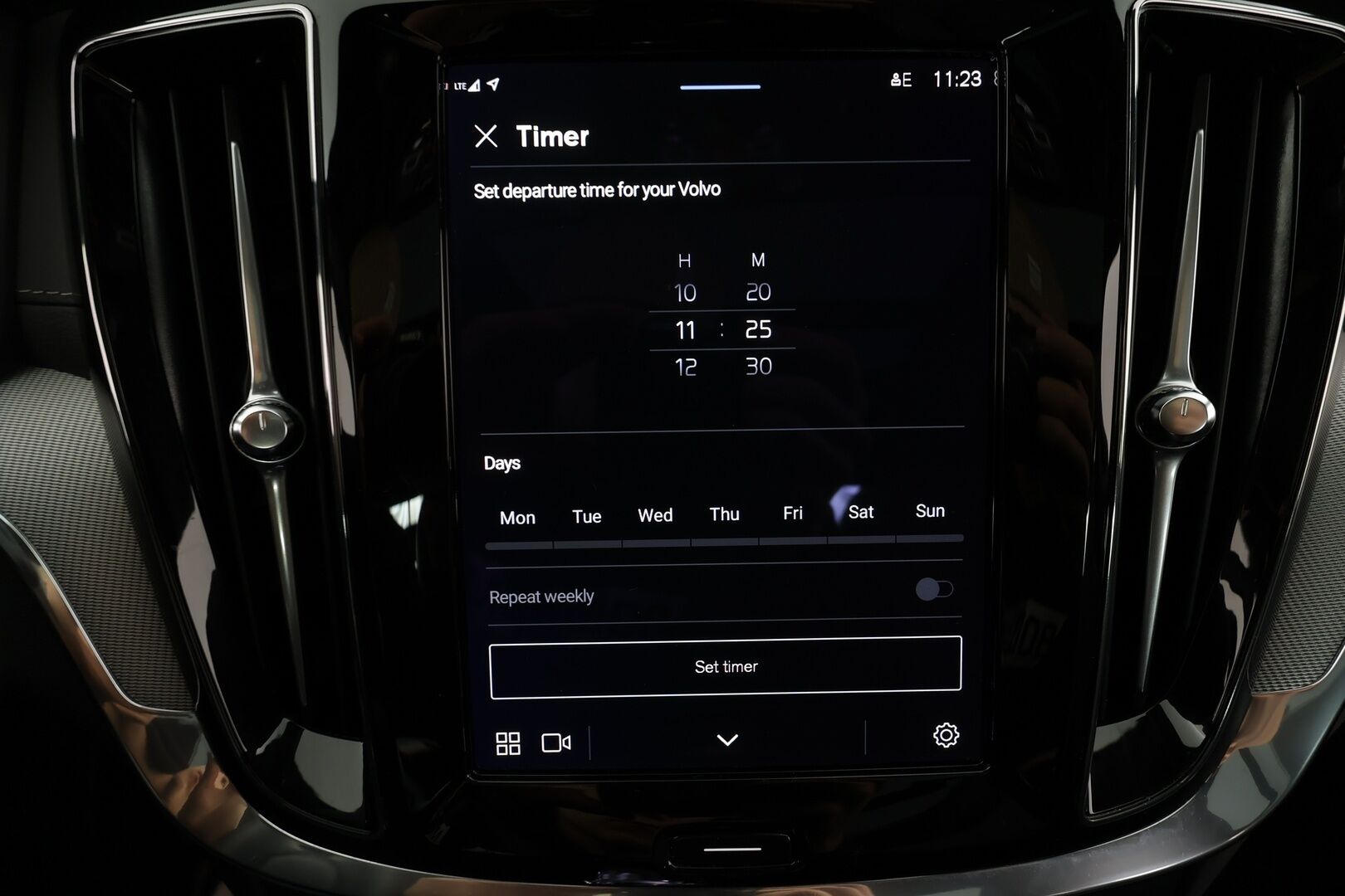 Volvo S60 2024 T8 AWD Recharge Ultimate Dark * B&W / Panorama / HUD /  ACC / Full-LED / P.Kamera / Sporttipenkit Muistilla / Navi * - Merkkihuollettu! / *HUIPPU VARUSTEILLA*