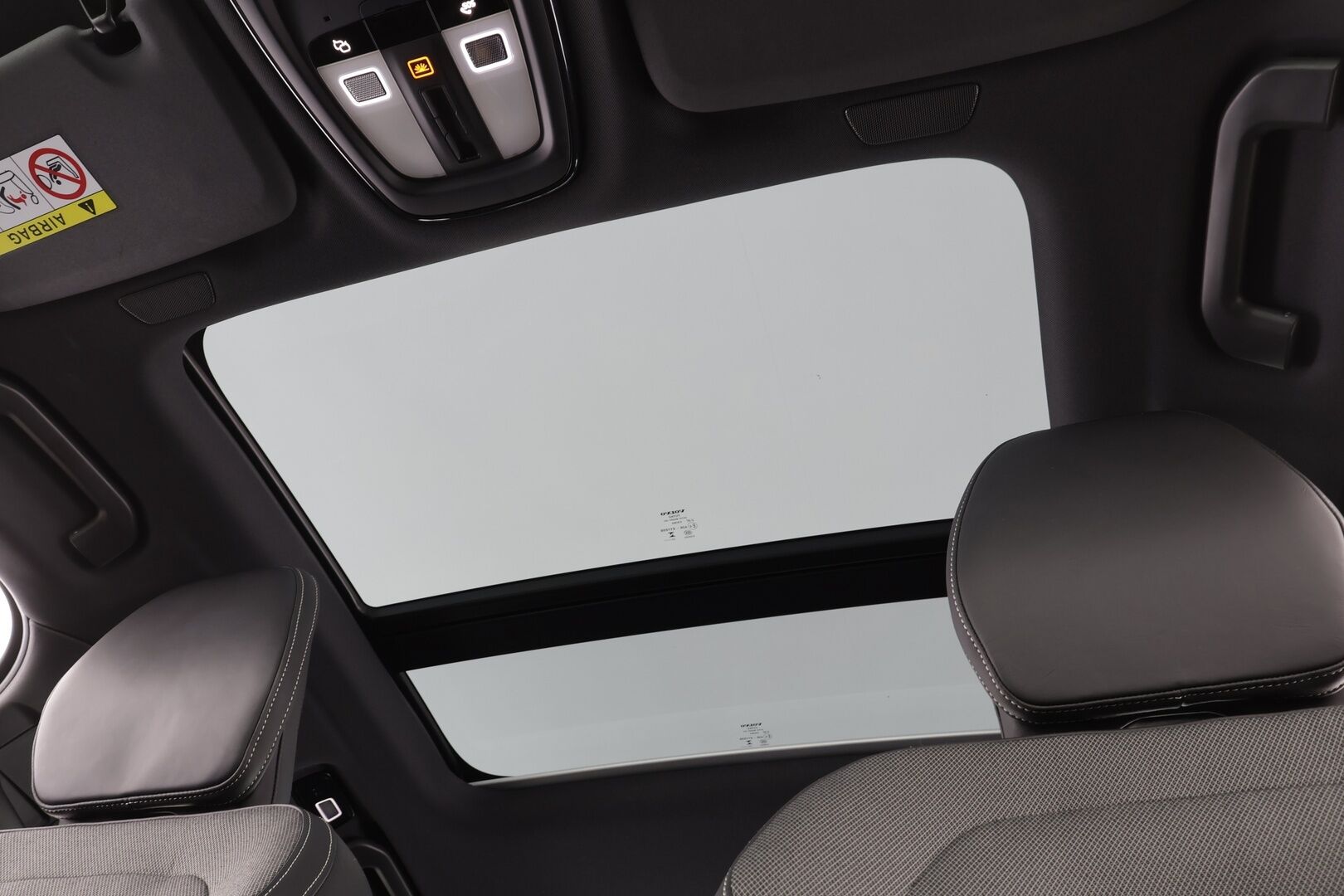 Volvo S60 2024 T8 AWD Recharge Ultimate Dark * B&W / Panorama / HUD /  ACC / Full-LED / P.Kamera / Sporttipenkit Muistilla / Navi * - Merkkihuollettu! / *HUIPPU VARUSTEILLA*