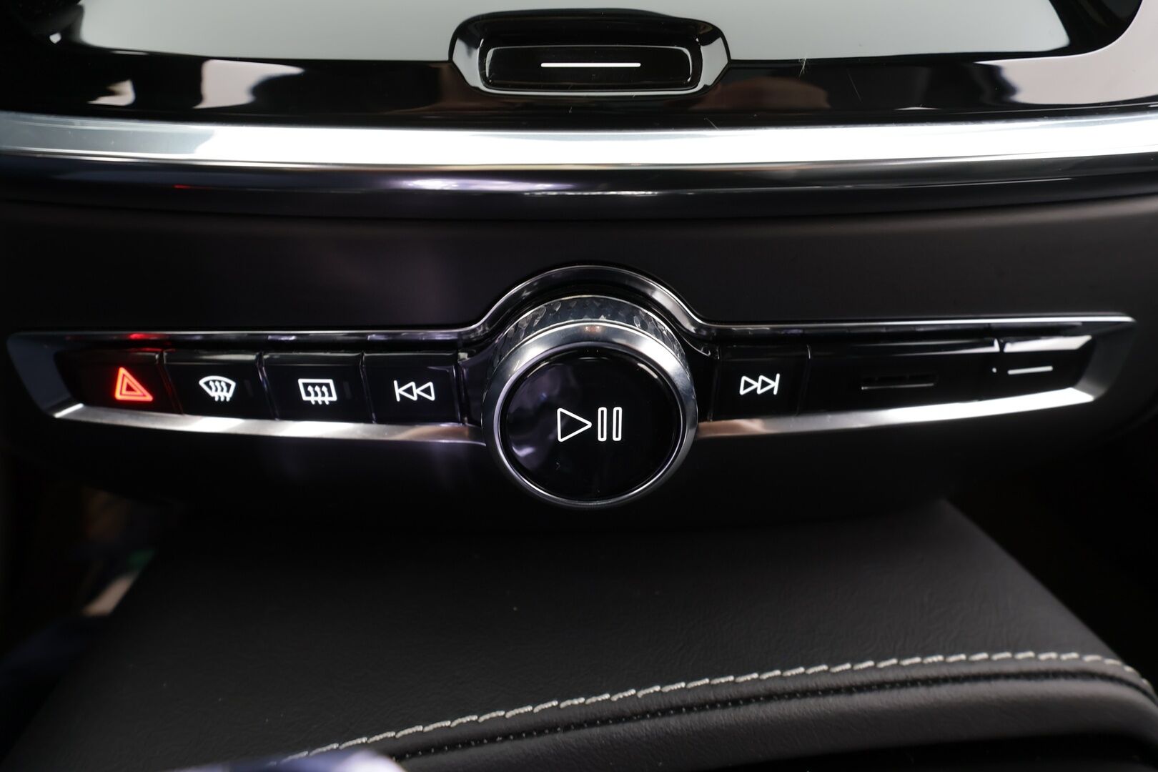 Volvo S60 2024 T8 AWD Recharge Ultimate Dark * B&W / Panorama / HUD /  ACC / Full-LED / P.Kamera / Sporttipenkit Muistilla / Navi * - Merkkihuollettu! / *HUIPPU VARUSTEILLA*