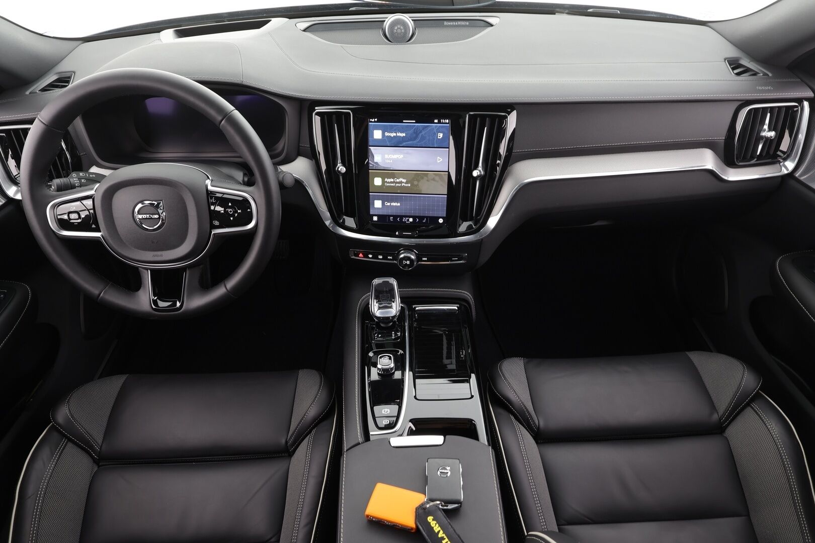 Volvo S60 2024 T8 AWD Recharge Ultimate Dark * B&W / Panorama / HUD /  ACC / Full-LED / P.Kamera / Sporttipenkit Muistilla / Navi * - Merkkihuollettu! / *HUIPPU VARUSTEILLA*