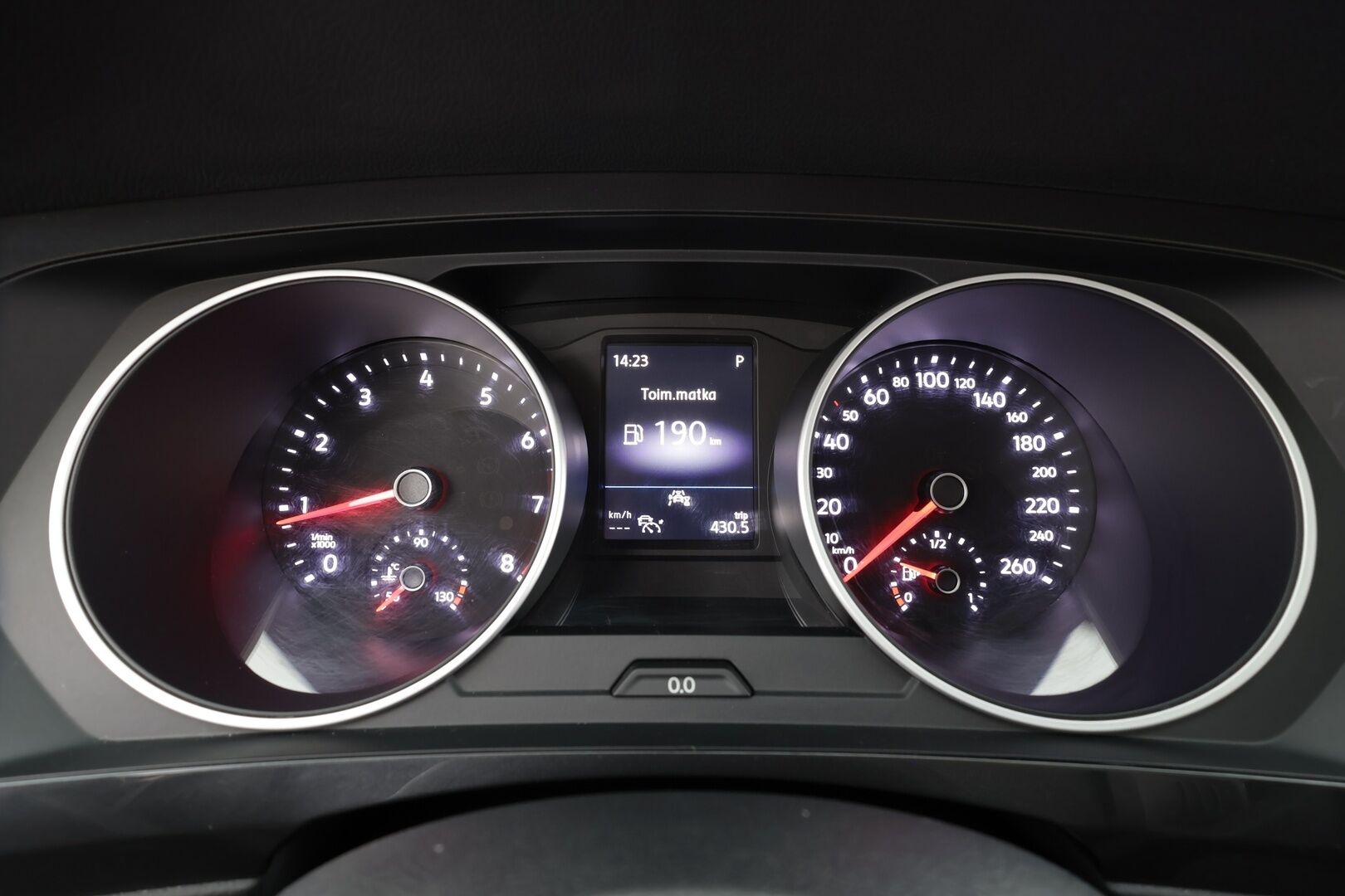 VOLKSWAGEN TIGUAN 2020 2.0 TSI 140kW 4Motion DSG * Panorama / Webasto / Koukku / ACC / Adapt.LED / P.kamera / Kaistavahti * - Kahdet renkaat