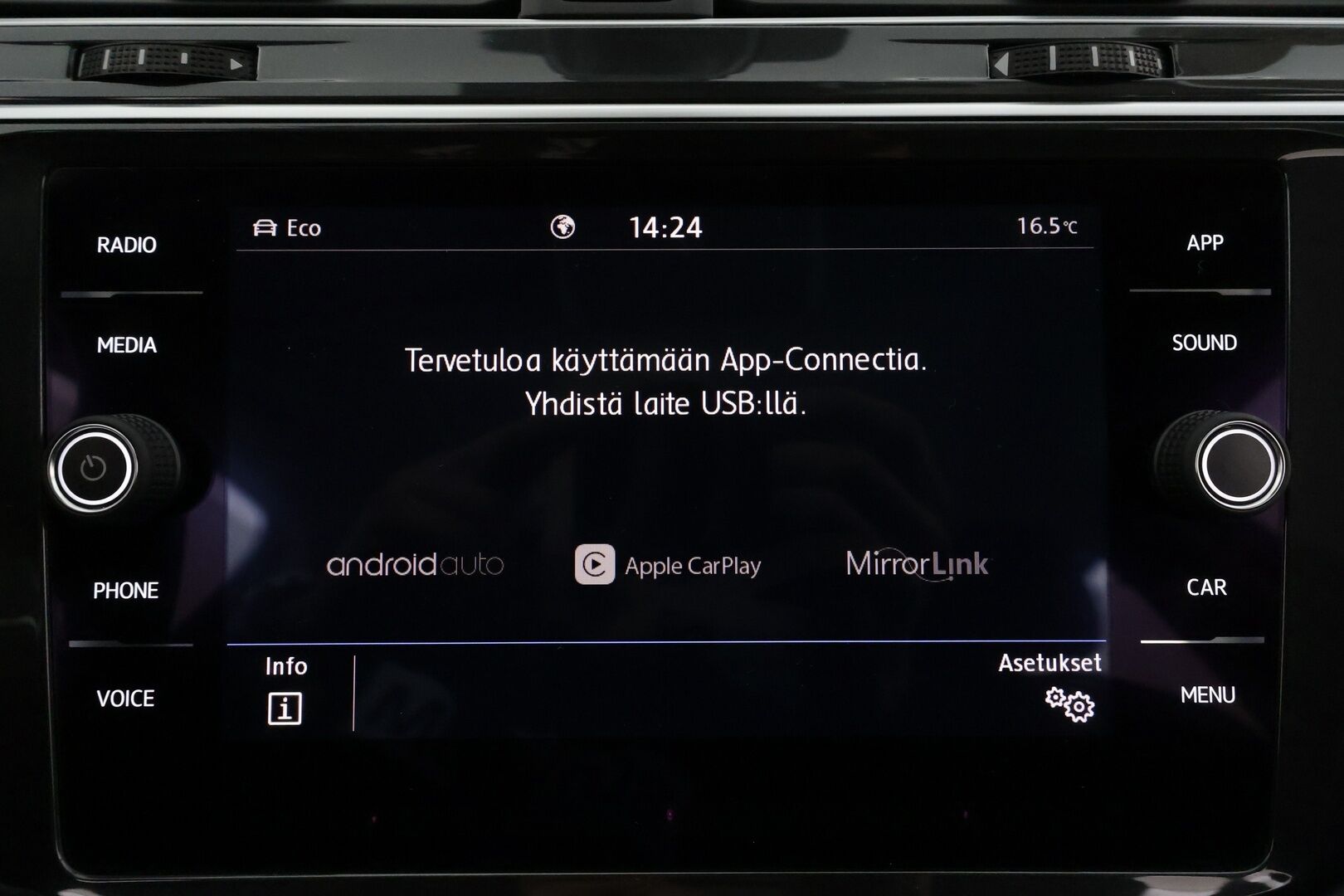 VOLKSWAGEN TIGUAN 2020 2.0 TSI 140kW 4Motion DSG * Panorama / Webasto / Koukku / ACC / Adapt.LED / P.kamera / Kaistavahti * - Kahdet renkaat