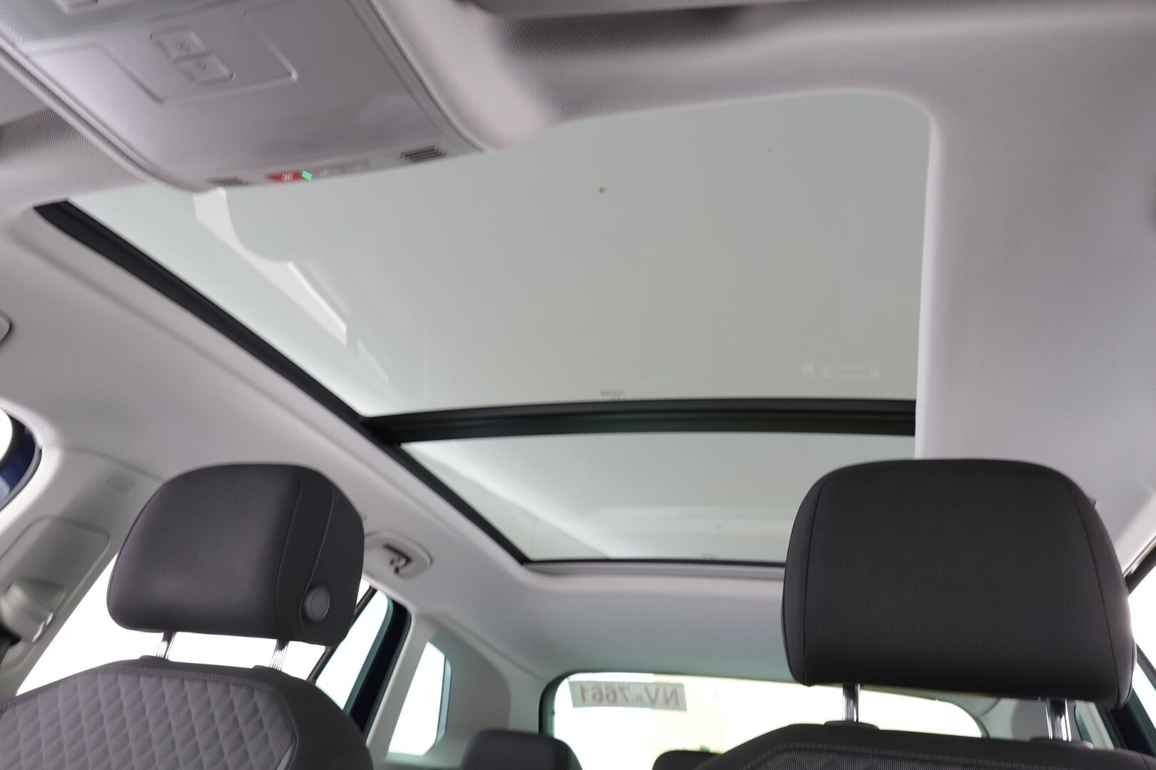 VOLKSWAGEN TIGUAN 2020 2.0 TSI 140kW 4Motion DSG * Panorama / Webasto / Koukku / ACC / Adapt.LED / P.kamera / Kaistavahti * - Kahdet renkaat