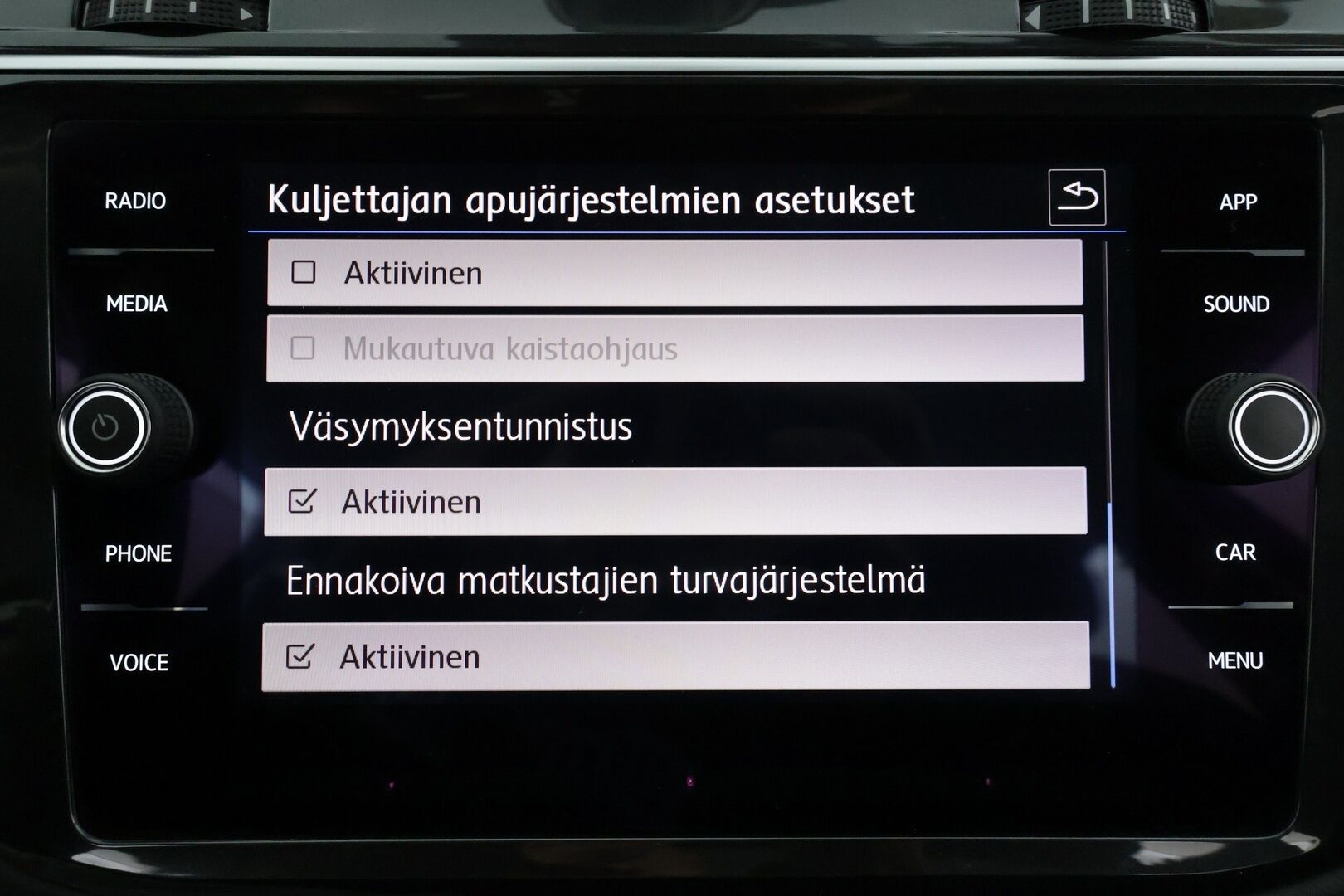 VOLKSWAGEN TIGUAN 2020 2.0 TSI 140kW 4Motion DSG * Panorama / Webasto / Koukku / ACC / Adapt.LED / P.kamera / Kaistavahti * - Kahdet renkaat