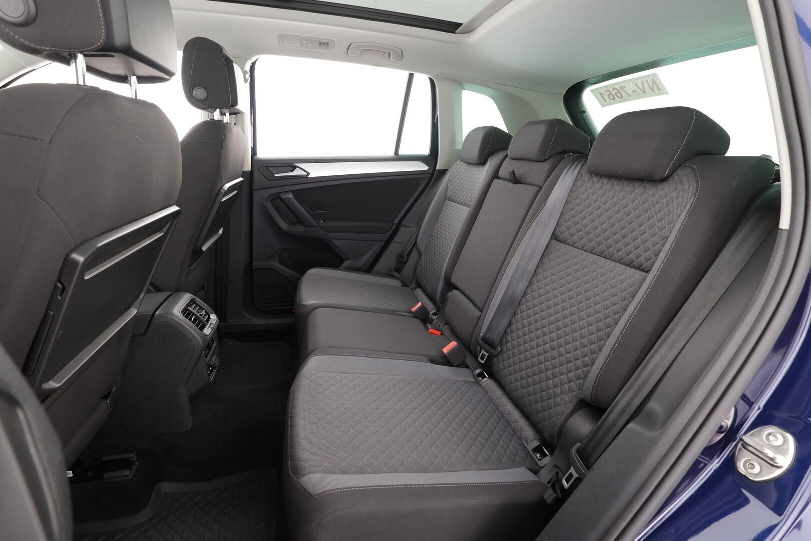 VOLKSWAGEN TIGUAN 2020 2.0 TSI 140kW 4Motion DSG * Panorama / Webasto / Koukku / ACC / Adapt.LED / P.kamera / Kaistavahti * - Kahdet renkaat