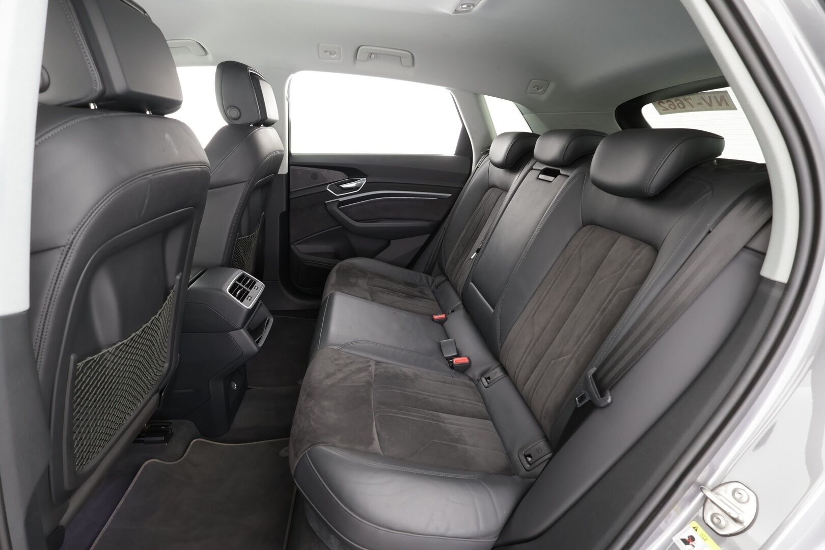 AUDI E-TRON 2020 50 Quattro * Koukku / ACC / Matrix-LED / P.Kamera / Sportpenkki Muistilla / Navi / Kaistavahti * - Akku kuntotarkastettu SoH 96,8% / 2x Latauskaapelit