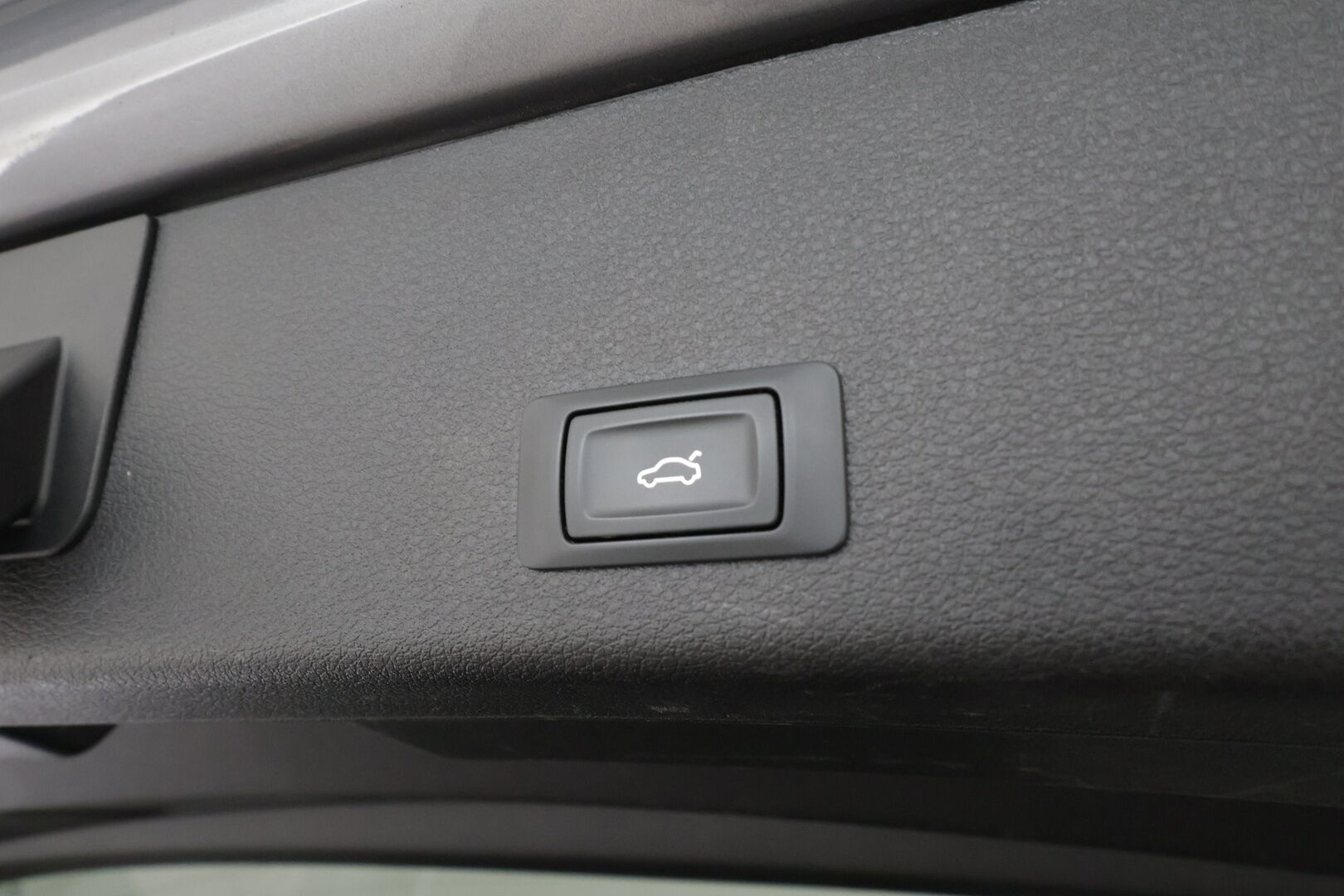 AUDI E-TRON 2020 50 Quattro * Koukku / ACC / Matrix-LED / P.Kamera / Sportpenkki Muistilla / Navi / Kaistavahti * - Akku kuntotarkastettu SoH 96,8% / 2x Latauskaapelit