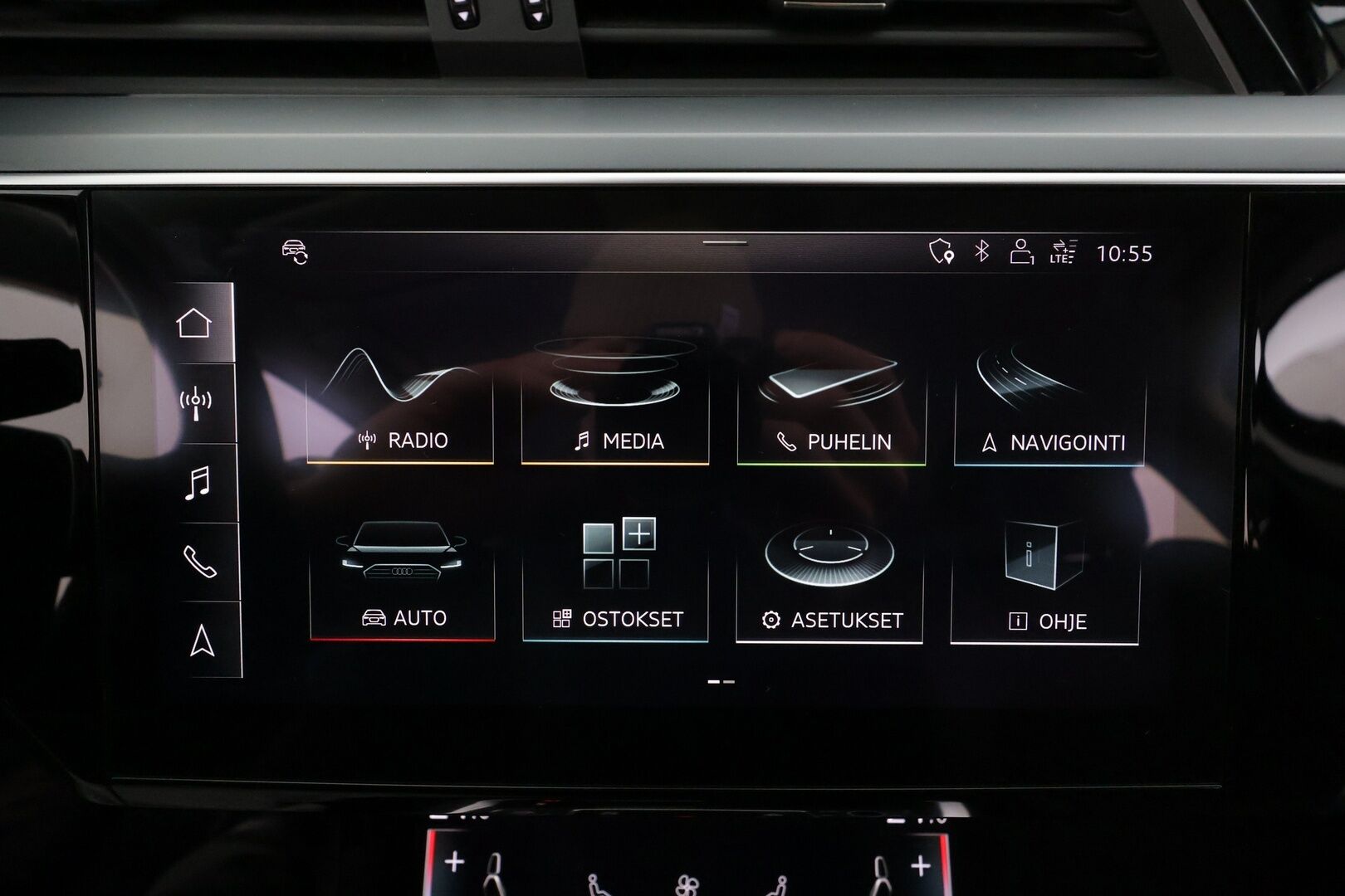AUDI E-TRON 2020 50 Quattro * Koukku / ACC / Matrix-LED / P.Kamera / Sportpenkki Muistilla / Navi / Kaistavahti * - Akku kuntotarkastettu SoH 96,8% / 2x Latauskaapelit