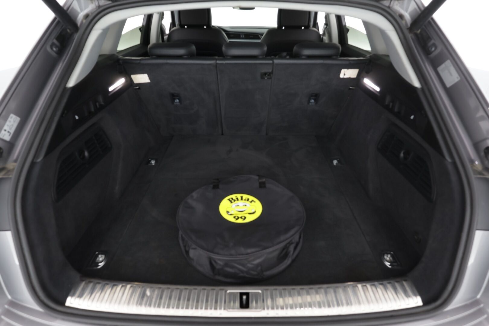 AUDI E-TRON 2020 50 Quattro * Koukku / ACC / Matrix-LED / P.Kamera / Sportpenkki Muistilla / Navi / Kaistavahti * - Akku kuntotarkastettu SoH 96,8% / 2x Latauskaapelit