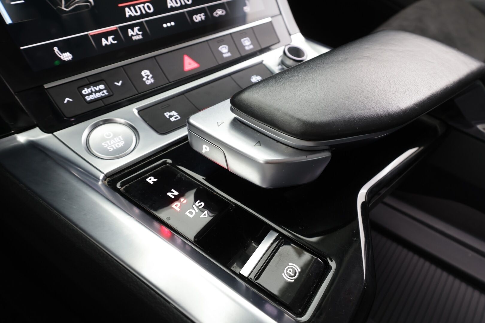 AUDI E-TRON 2020 50 Quattro * Koukku / ACC / Matrix-LED / P.Kamera / Sportpenkki Muistilla / Navi / Kaistavahti * - Akku kuntotarkastettu SoH 96,8% / 2x Latauskaapelit