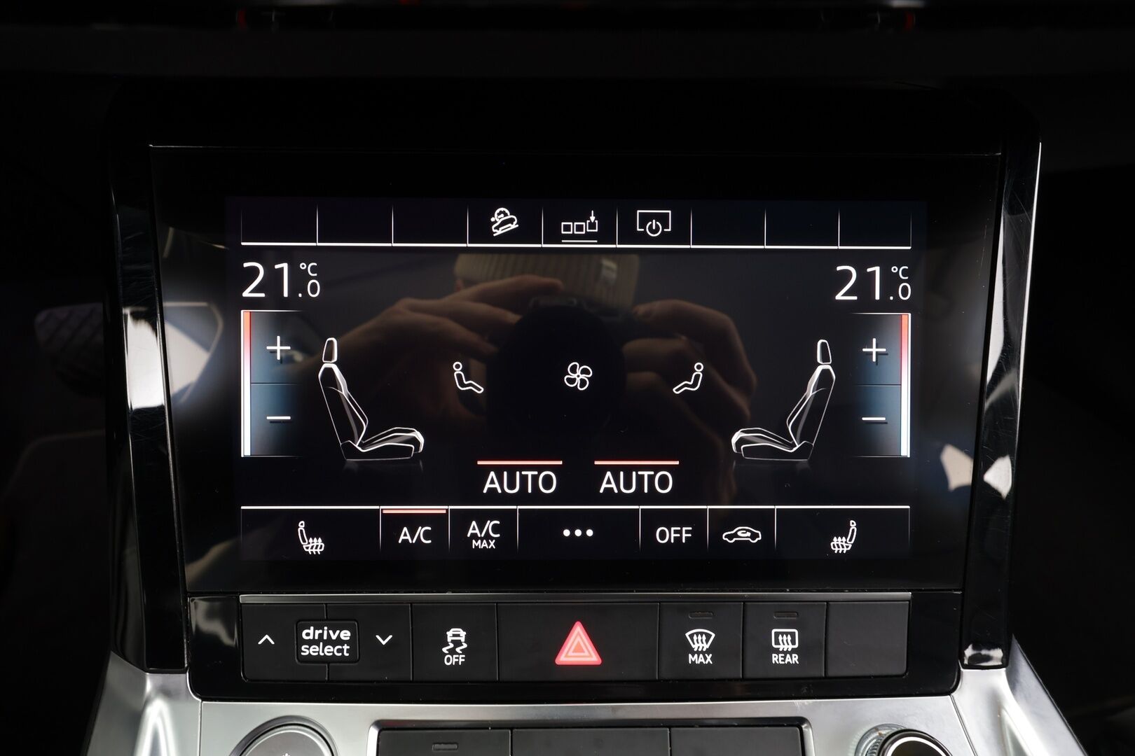 AUDI E-TRON 2020 50 Quattro * Koukku / ACC / Matrix-LED / P.Kamera / Sportpenkki Muistilla / Navi / Kaistavahti * - Akku kuntotarkastettu SoH 96,8% / 2x Latauskaapelit