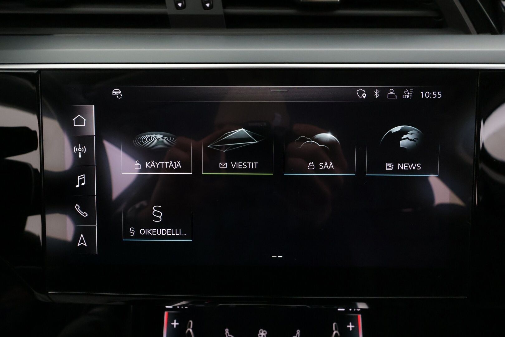 AUDI E-TRON 2020 50 Quattro * Koukku / ACC / Matrix-LED / P.Kamera / Sportpenkki Muistilla / Navi / Kaistavahti * - Akku kuntotarkastettu SoH 96,8% / 2x Latauskaapelit