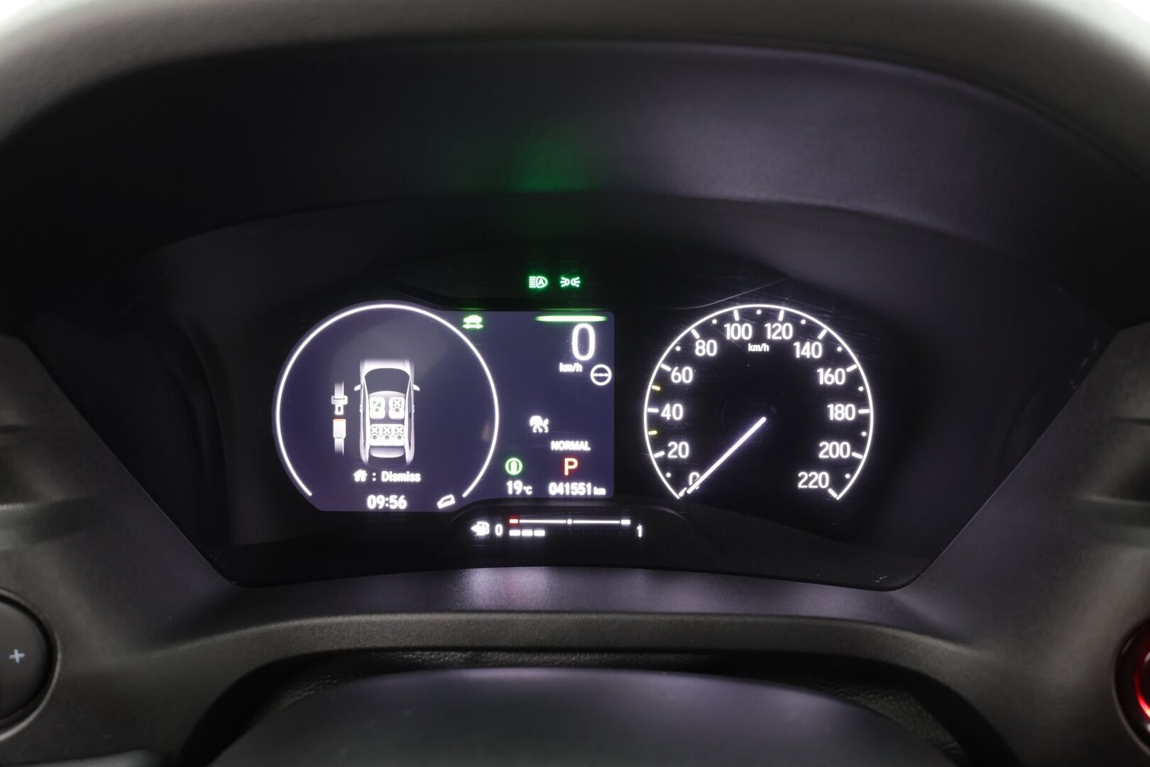 HONDA HR-V 2022 Hybrid Advance * ACC / P.kamera / LED / Navi / Sähköluukku / KeylessGo * - Kahdet renkaat aluvanteilla / Merkkihuollettu