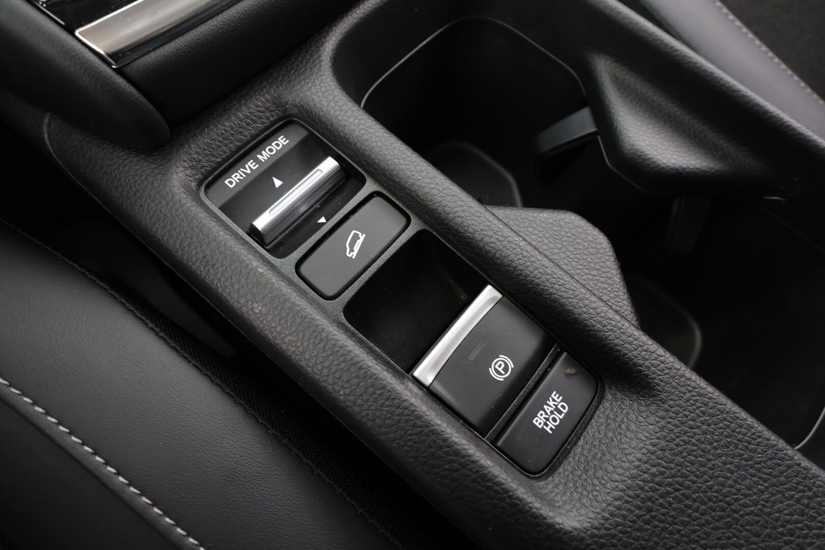 HONDA HR-V 2022 Hybrid Advance * ACC / P.kamera / LED / Navi / Sähköluukku / KeylessGo * - Kahdet renkaat aluvanteilla / Merkkihuollettu - HULLUT JOULUT KORKOTARJOUS 2,49% 