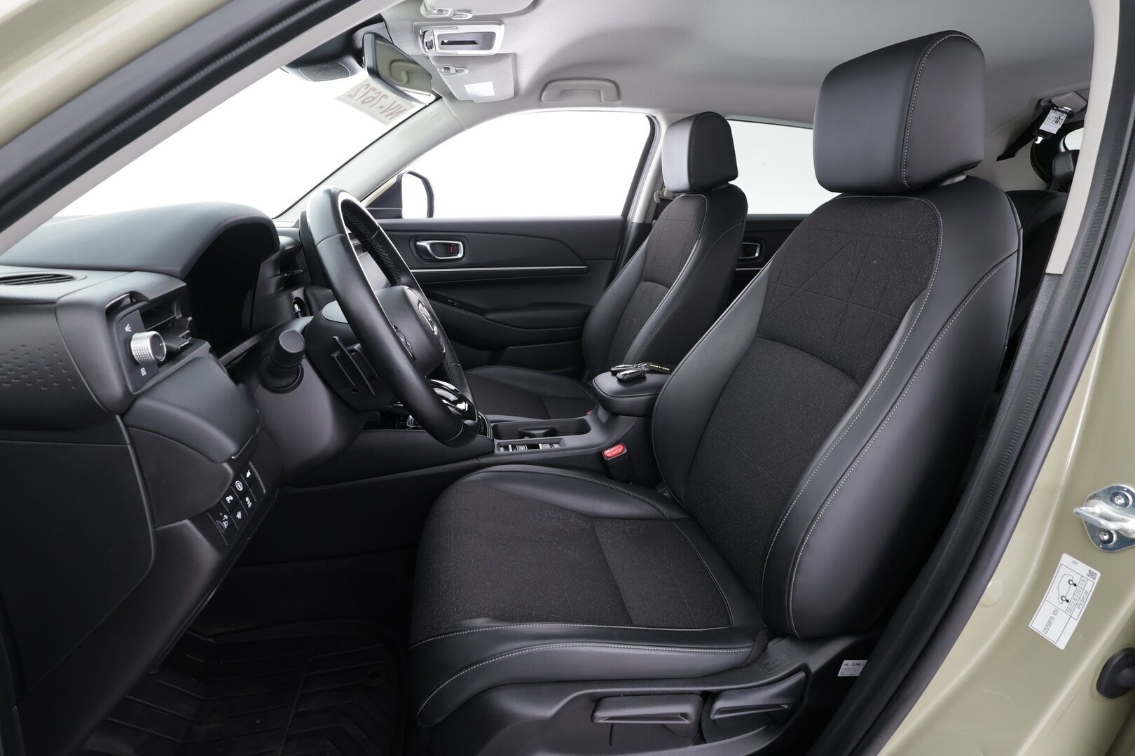 HONDA HR-V 2022 Hybrid Advance * ACC / P.kamera / LED / Navi / Sähköluukku / KeylessGo * - Kahdet renkaat aluvanteilla / Merkkihuollettu