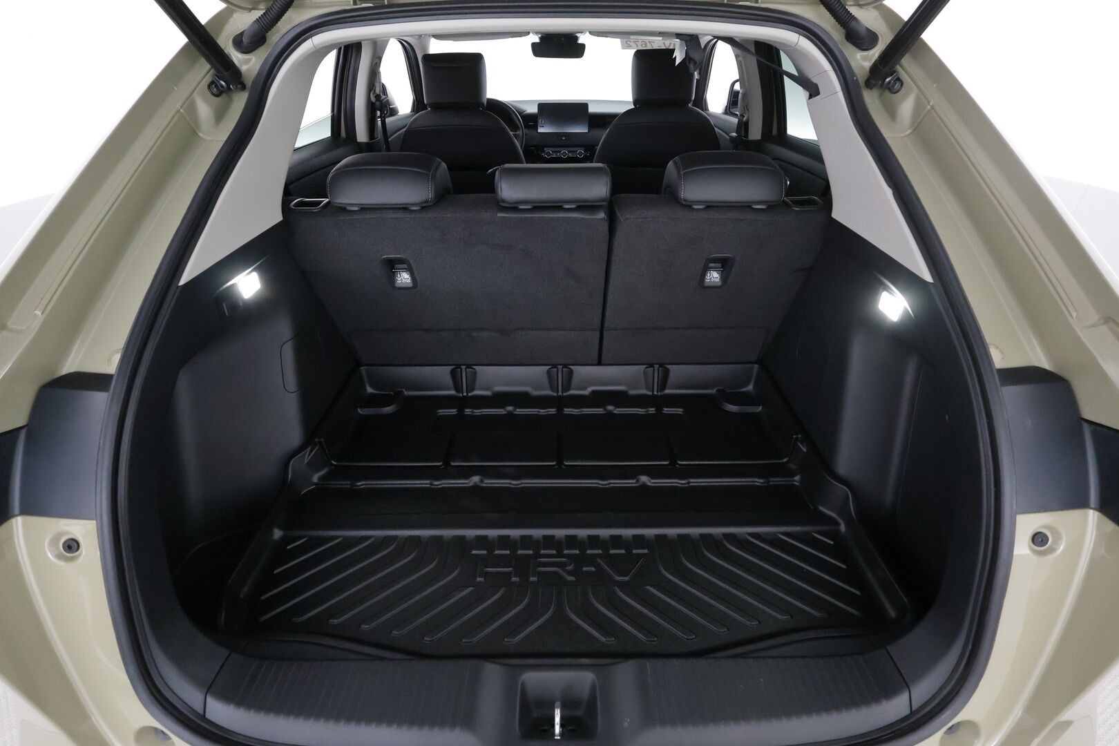 HONDA HR-V 2022 Hybrid Advance * ACC / P.kamera / LED / Navi / Sähköluukku / KeylessGo * - Kahdet renkaat aluvanteilla / Merkkihuollettu