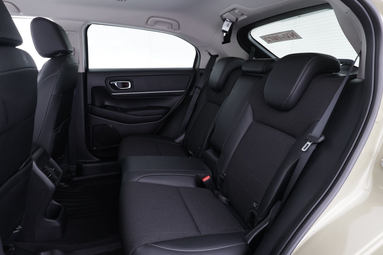 HONDA HR-V 2022 Hybrid Advance * ACC / P.kamera / LED / Navi / Sähköluukku / KeylessGo * - Kahdet renkaat aluvanteilla / Merkkihuollettu