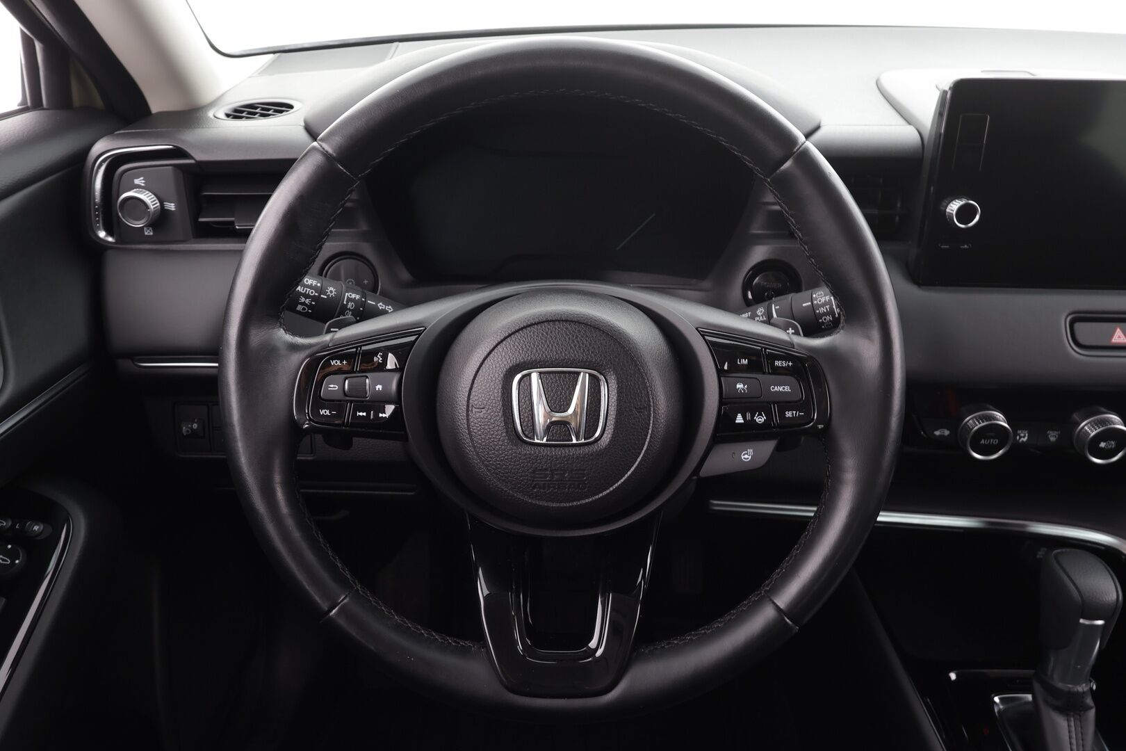 HONDA HR-V 2022 Hybrid Advance * ACC / P.kamera / LED / Navi / Sähköluukku / KeylessGo * - Kahdet renkaat aluvanteilla / Merkkihuollettu - HULLUT JOULUT KORKOTARJOUS 2,49% 