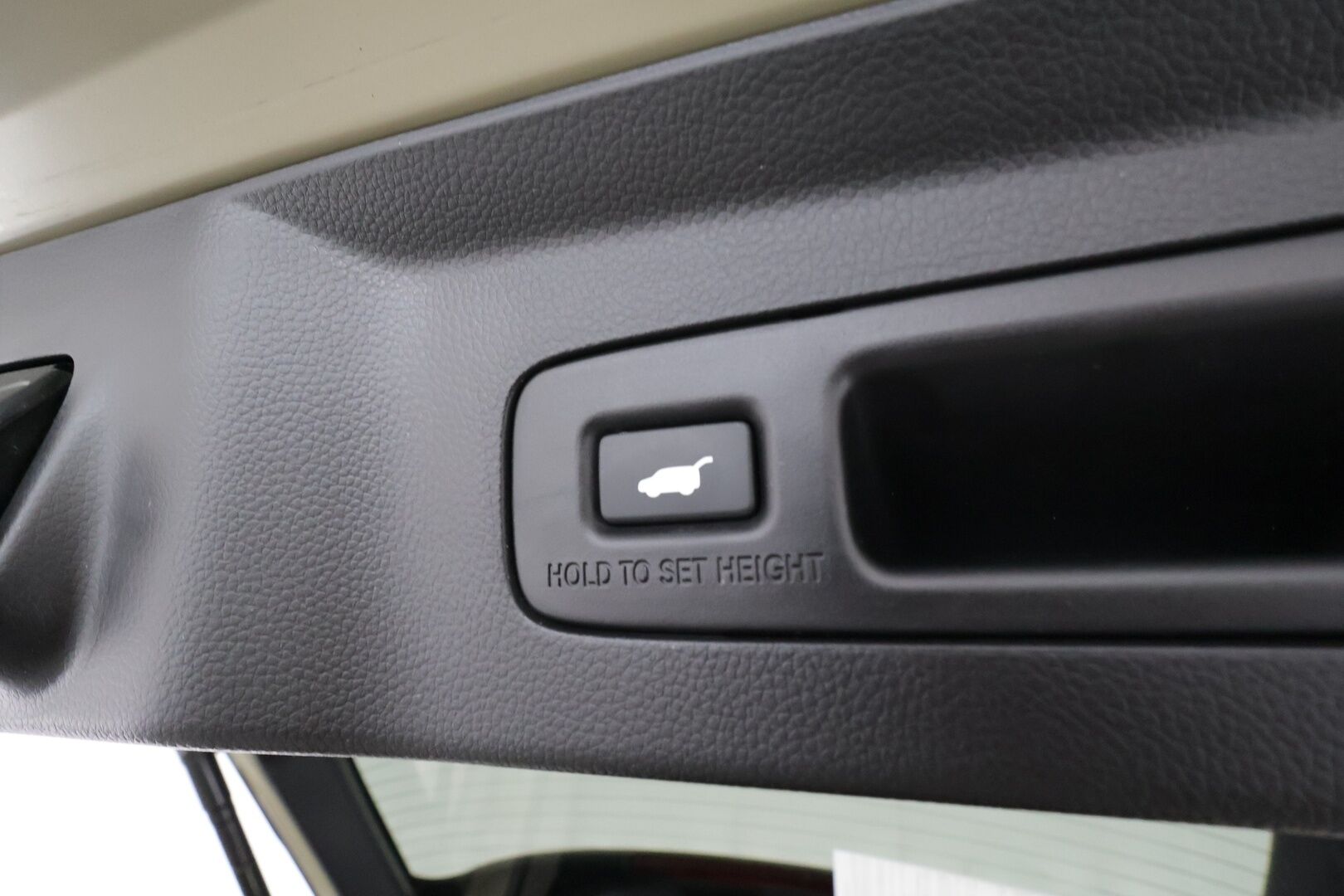 HONDA HR-V 2022 Hybrid Advance * ACC / P.kamera / LED / Navi / Sähköluukku / KeylessGo * - Kahdet renkaat aluvanteilla / Merkkihuollettu