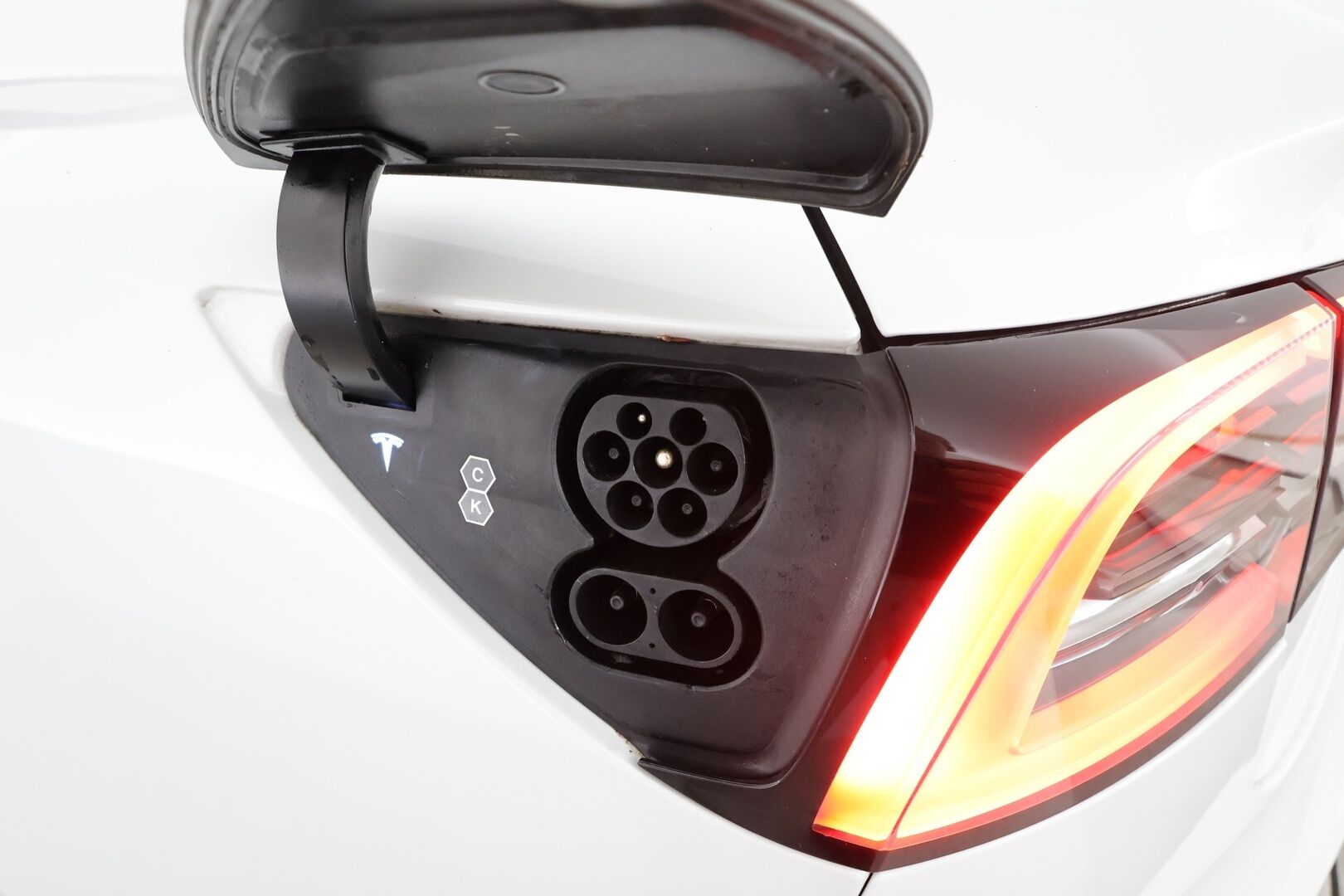 TESLA MODEL 3 2023 Long Range Dual Motor * ILP / ACC / Lasikatto / Matrix-LED / P.kamera / Muistipenkki / Premium Audio / Navi / Keyless * - Akku kuntotarkastettu!