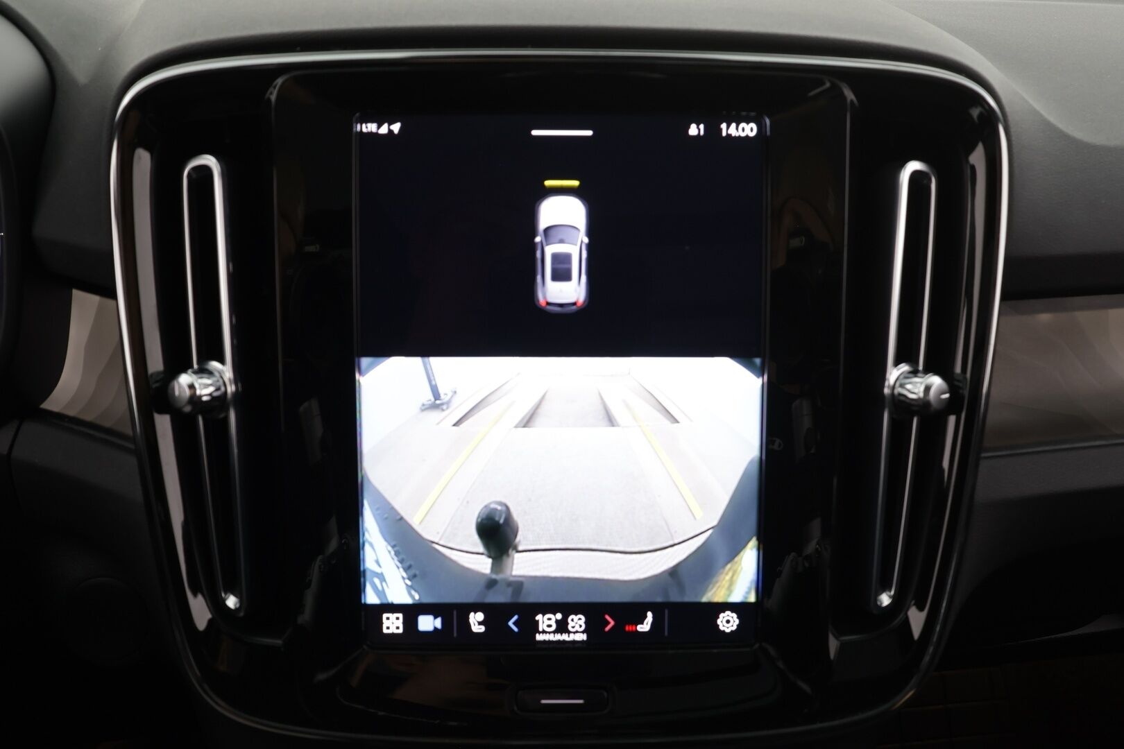 Volvo XC40 2023 Recharge Single Plus aut * ILP / Koukku / Panorama / ACC / Pixel-LED / H&K / 360° / Sportpenkki Muistilla / Navi * - Akku kuntotarkastettu SoH 94,9% / Kahdet renkaat / Merkkihuollettu! - HULLUT JOULUT KORKOTARJOUS 2,49% 