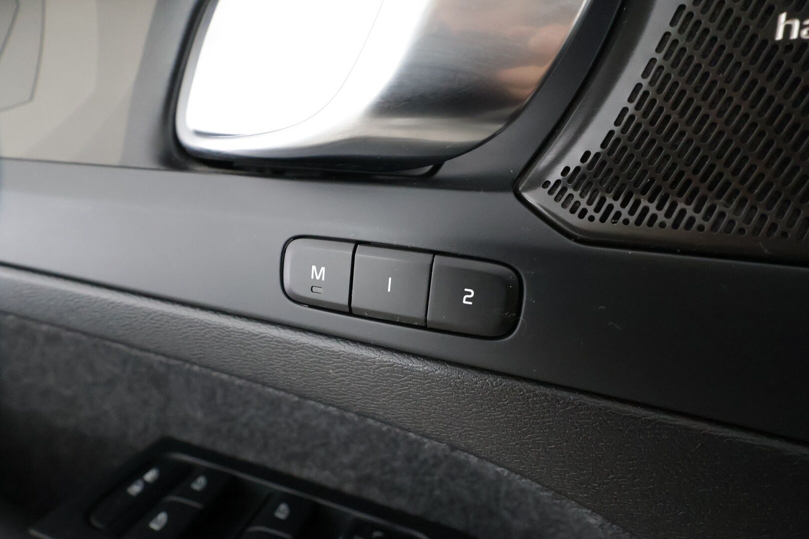 Volvo XC40 2023 Recharge Single Plus aut * ILP / Koukku / Panorama / ACC / Pixel-LED / H&K / 360° / Sportpenkki Muistilla / Navi * - Akku kuntotarkastettu SoH 94,9% / Kahdet renkaat / Merkkihuollettu!