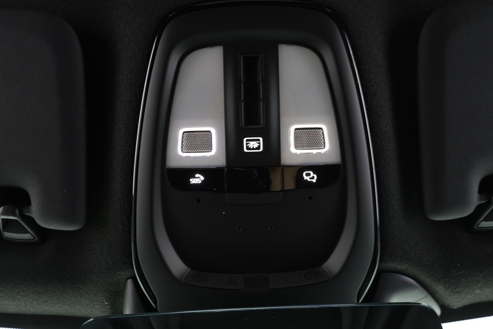 Volvo XC40 2023 Recharge Single Plus aut * ILP / Koukku / Panorama / ACC / Pixel-LED / H&K / 360° / Sportpenkki Muistilla / Navi * - Akku kuntotarkastettu SoH 94,9% / Kahdet renkaat / Merkkihuollettu! - HULLUT JOULUT KORKOTARJOUS 2,49% 