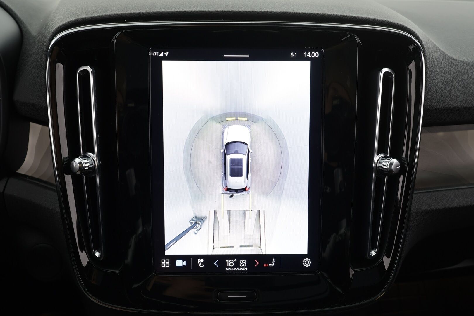 Volvo XC40 2023 Recharge Single Plus aut * ILP / Koukku / Panorama / ACC / Pixel-LED / H&K / 360° / Sportpenkki Muistilla / Navi * - Akku kuntotarkastettu SoH 94,9% / Kahdet renkaat / Merkkihuollettu!