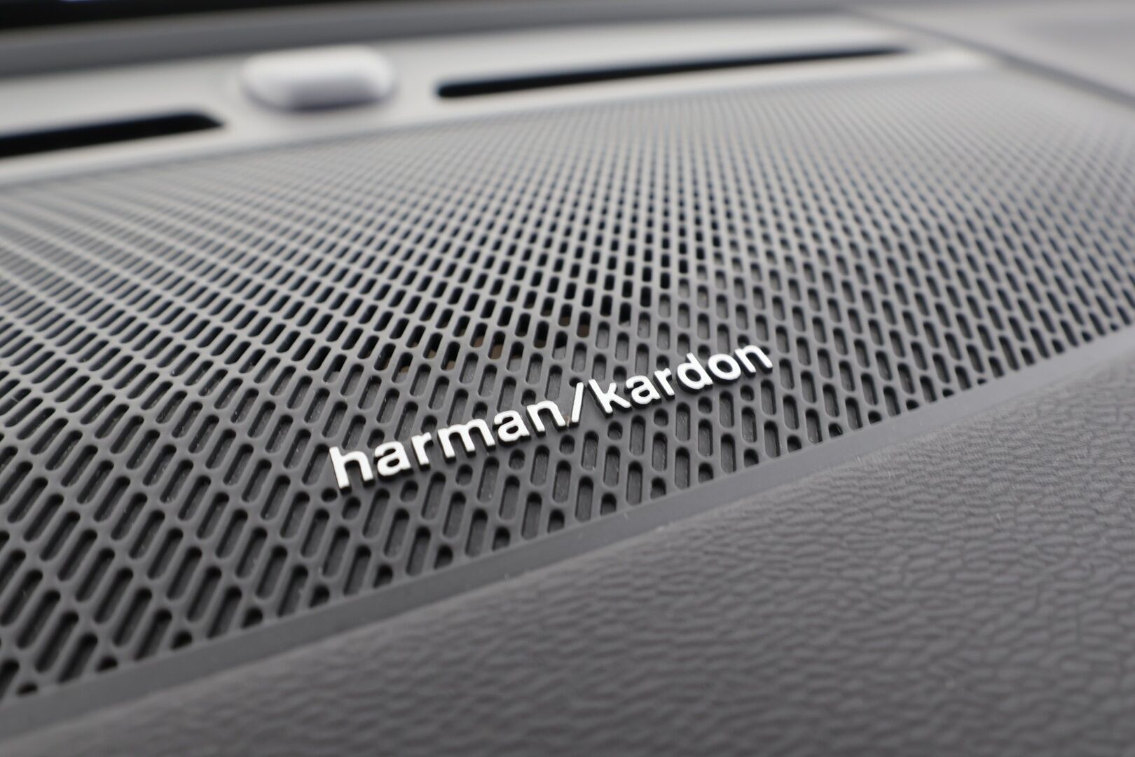 Volvo XC40 2023 Recharge Single Plus aut *ILP / Koukku / Panorama / ACC / Pixel-LED / H&K / 360° / Sportpenkki Muistilla / Navi* - Akku kuntotarkastettu SoH 94,9% / Kahdet renkaat / Merkkihuollettu