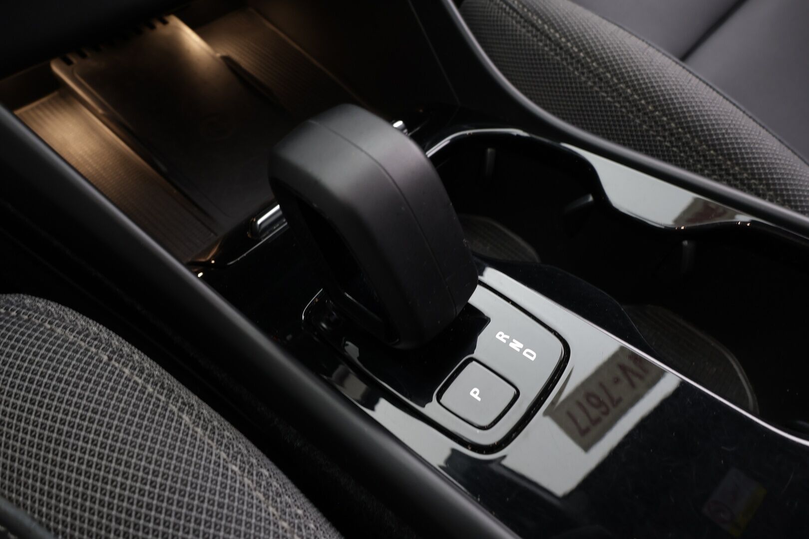 Volvo XC40 2023 Recharge Single Plus aut *ILP / Koukku / Panorama / ACC / Pixel-LED / H&K / 360° / Sportpenkki Muistilla / Navi* - Akku kuntotarkastettu SoH 94,9% / Kahdet renkaat / Merkkihuollettu