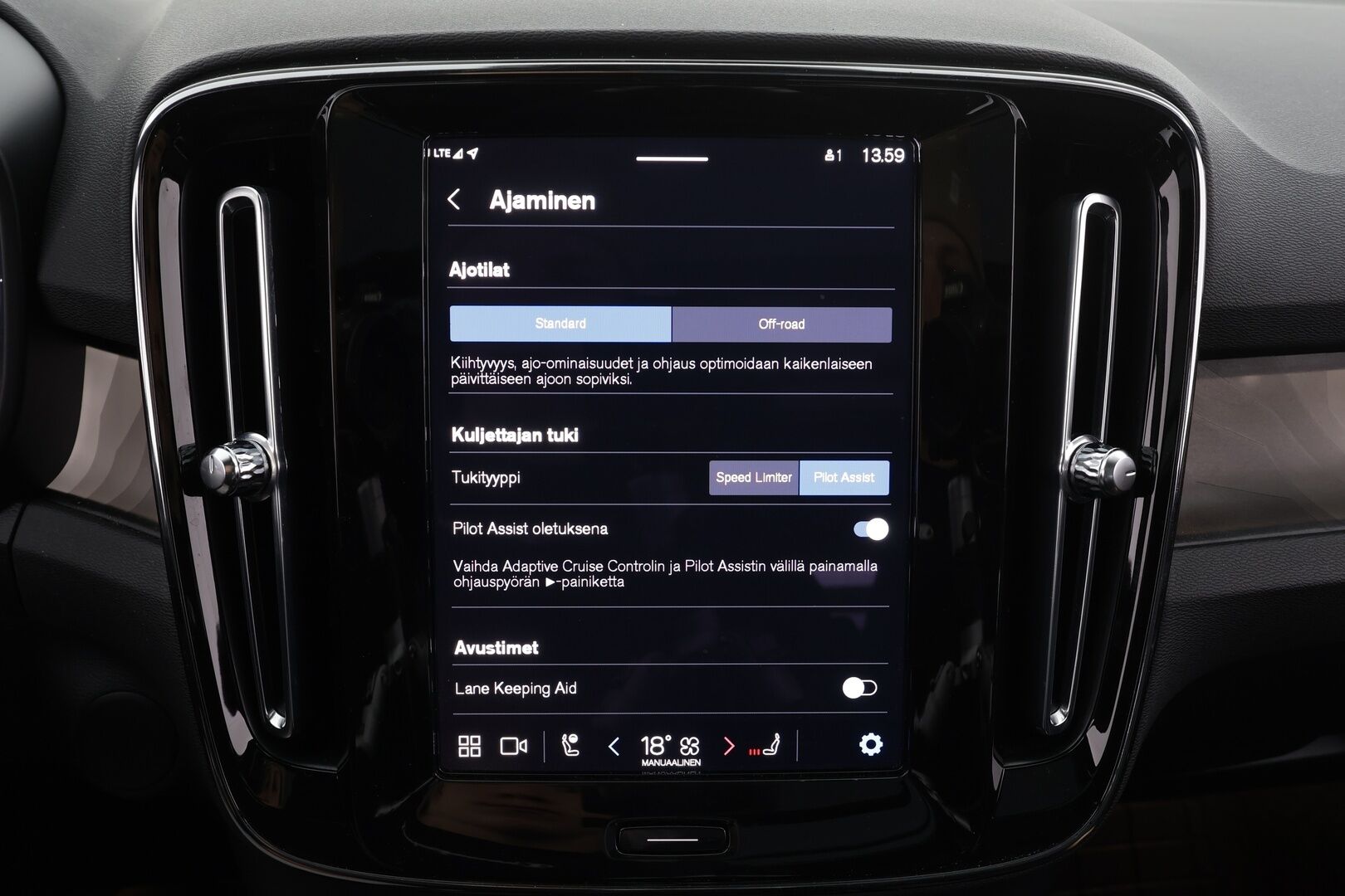 Volvo XC40 2023 Recharge Single Plus aut * ILP / Koukku / Panorama / ACC / Pixel-LED / H&K / 360° / Sportpenkki Muistilla / Navi * - Akku kuntotarkastettu SoH 94,9% / Kahdet renkaat / Merkkihuollettu!