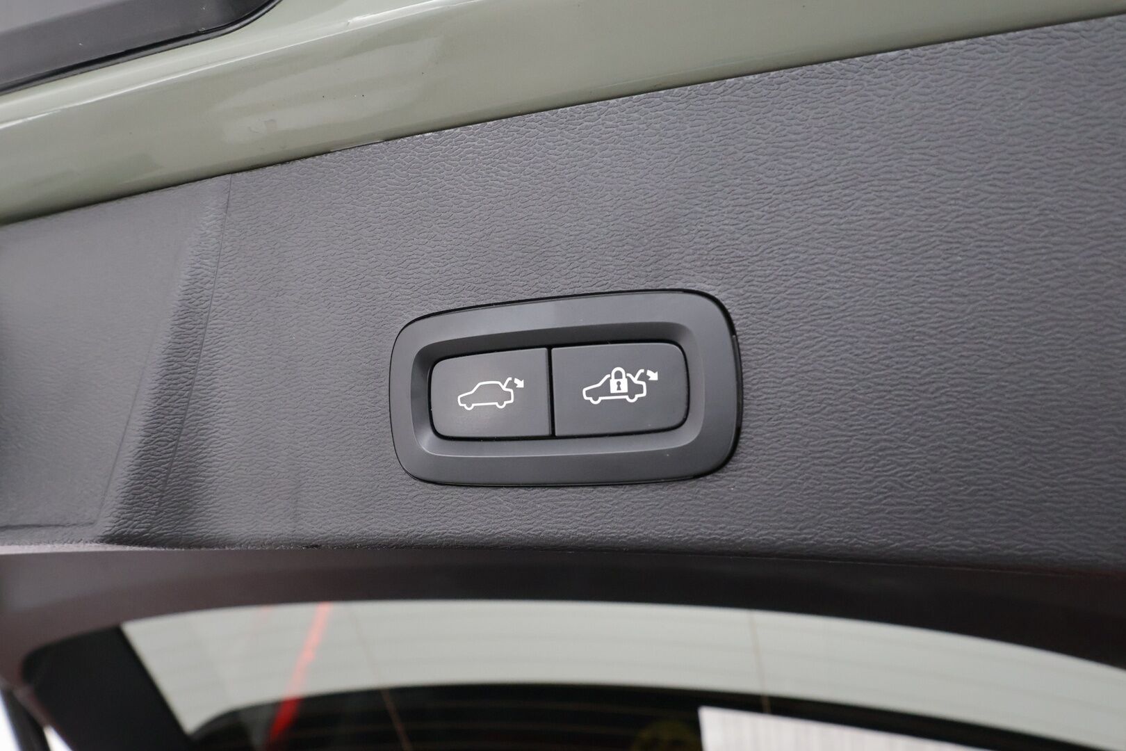 Volvo XC40 2023 Recharge Single Plus aut *ILP / Koukku / Panorama / ACC / Pixel-LED / H&K / 360° / Sportpenkki Muistilla / Navi* - Akku kuntotarkastettu SoH 94,9% / Kahdet renkaat / Merkkihuollettu