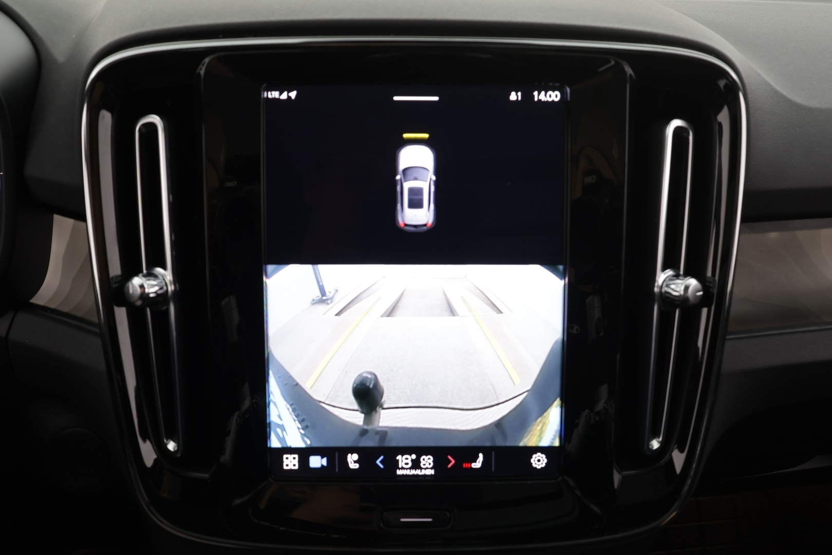 Volvo XC40 2023 Recharge Single Plus aut * ILP / Koukku / Panorama / ACC / Pixel-LED / H&K / 360° / Sportpenkki Muistilla / Navi * - Akku kuntotarkastettu SoH 94,9% / Kahdet renkaat / Merkkihuollettu!