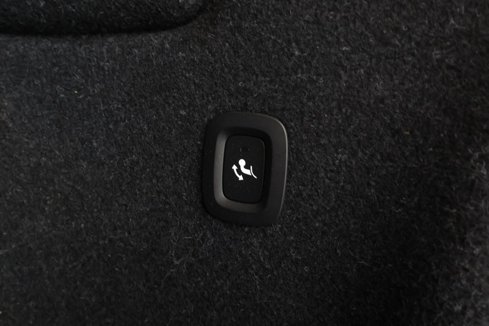 Volvo XC40 2023 Recharge Single Plus aut * ILP / Koukku / Panorama / ACC / Pixel-LED / H&K / 360° / Sportpenkki Muistilla / Navi * - Akku kuntotarkastettu SoH 94,9% / Kahdet renkaat / Merkkihuollettu! - HULLUT JOULUT KORKOTARJOUS 2,49% 