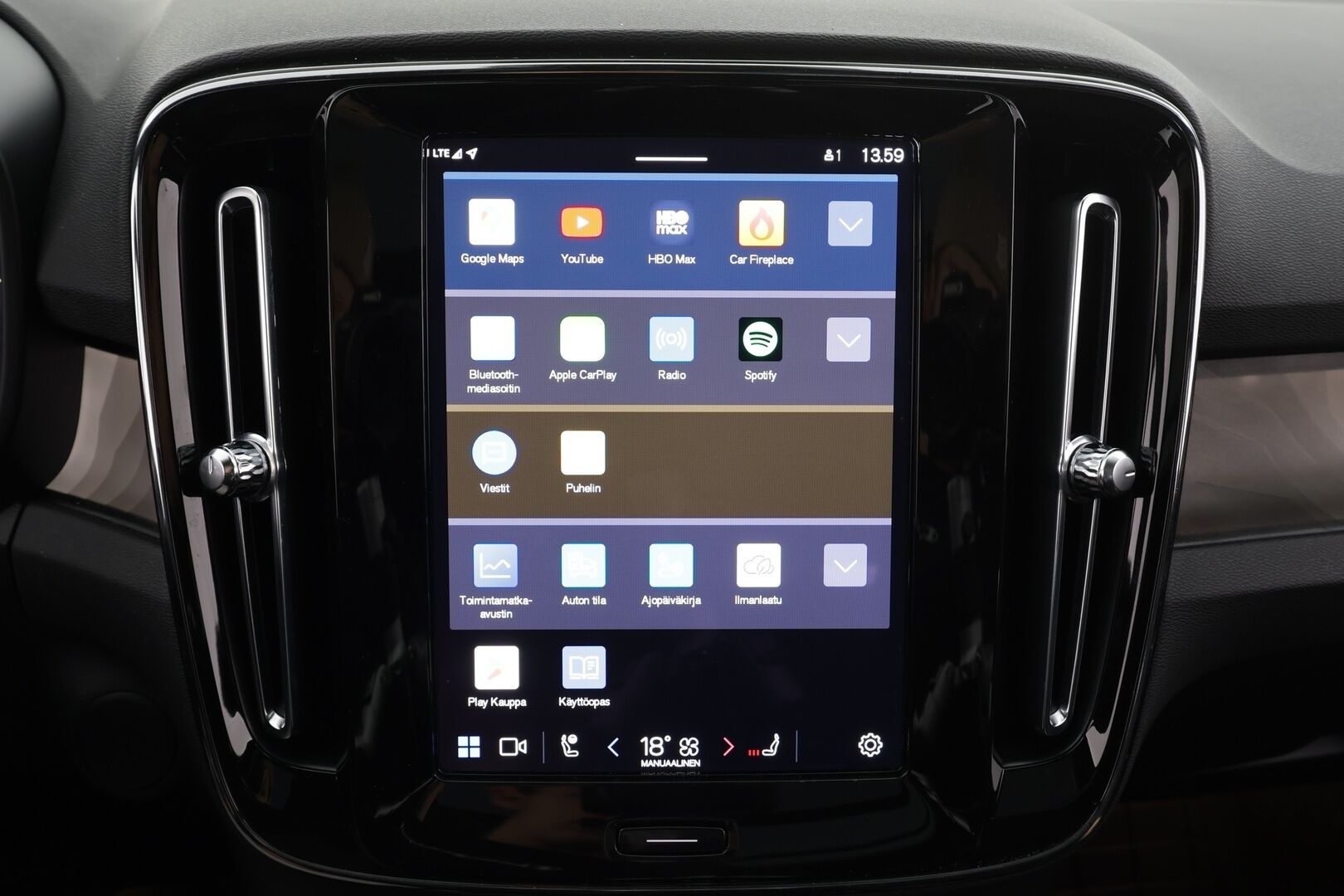 Volvo XC40 2023 Recharge Single Plus aut *ILP / Koukku / Panorama / ACC / Pixel-LED / H&K / 360° / Sportpenkki Muistilla / Navi* - Akku kuntotarkastettu SoH 94,9% / Kahdet renkaat / Merkkihuollettu