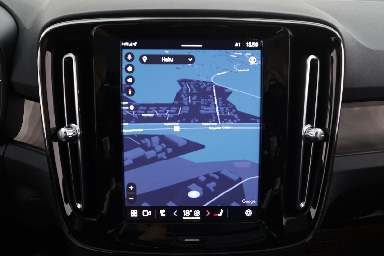 Volvo XC40 2023 Recharge Single Plus aut * ILP / Koukku / Panorama / ACC / Pixel-LED / H&K / 360° / Sportpenkki Muistilla / Navi * - Akku kuntotarkastettu SoH 94,9% / Kahdet renkaat / Merkkihuollettu! - HULLUT JOULUT KORKOTARJOUS 2,49% 