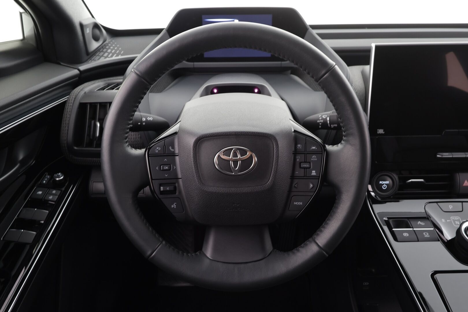 TOYOTA BZ4X 2023 AWD Style * ACC / JBL / 360° / LED / Navi / Puolinahat / Sähköpenkki / Koukku / KeylessGo * - Merkkihuollettu / Akku kuntotarkastettu!