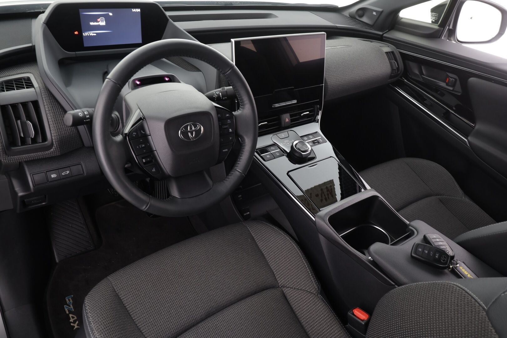 TOYOTA BZ4X 2023 AWD Style * ACC / JBL / 360° / LED / Navi / Puolinahat / Sähköpenkki / Koukku / KeylessGo * - Merkkihuollettu / Akku kuntotarkastettu!