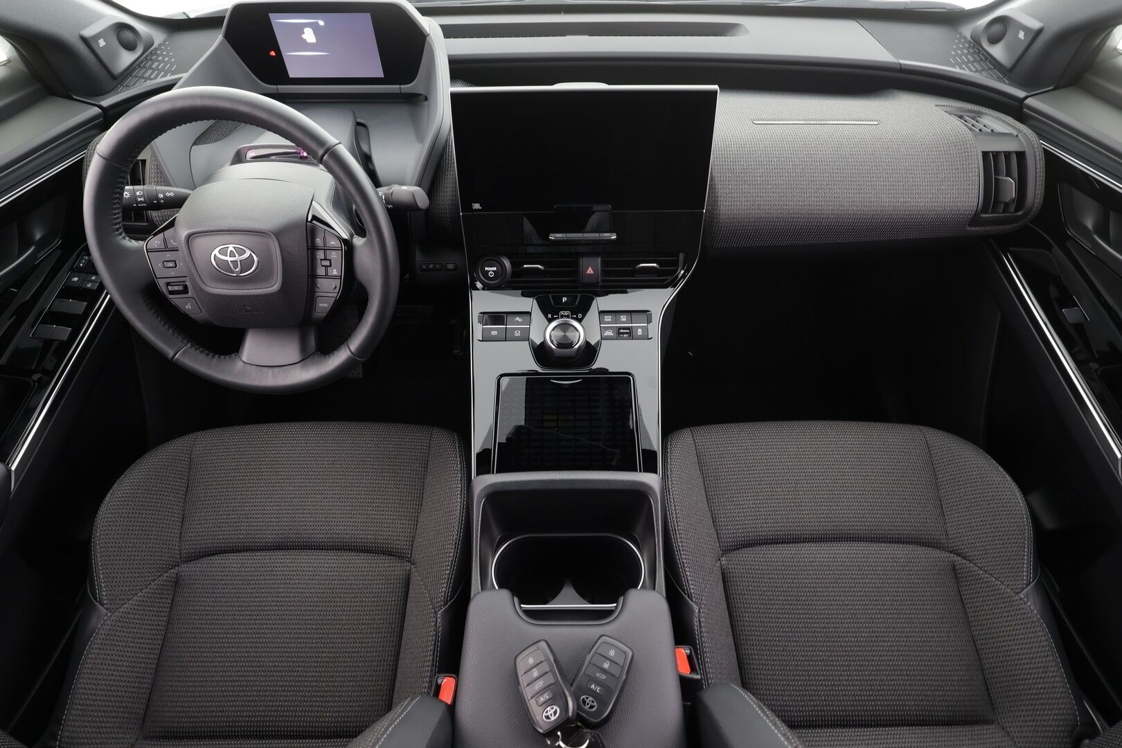 TOYOTA BZ4X 2023 AWD Style * ACC / JBL / 360° / LED / Navi / Puolinahat / Sähköpenkki / Koukku / KeylessGo * - Merkkihuollettu / Akku kuntotarkastettu!