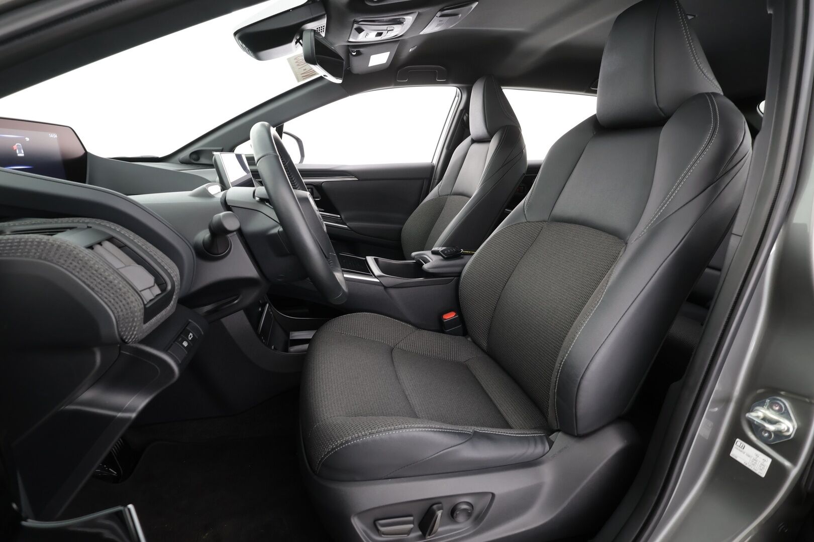 TOYOTA BZ4X 2023 AWD Style * ACC / JBL / 360° / LED / Navi / Puolinahat / Sähköpenkki / Koukku / KeylessGo * - Merkkihuollettu / Akku kuntotarkastettu!