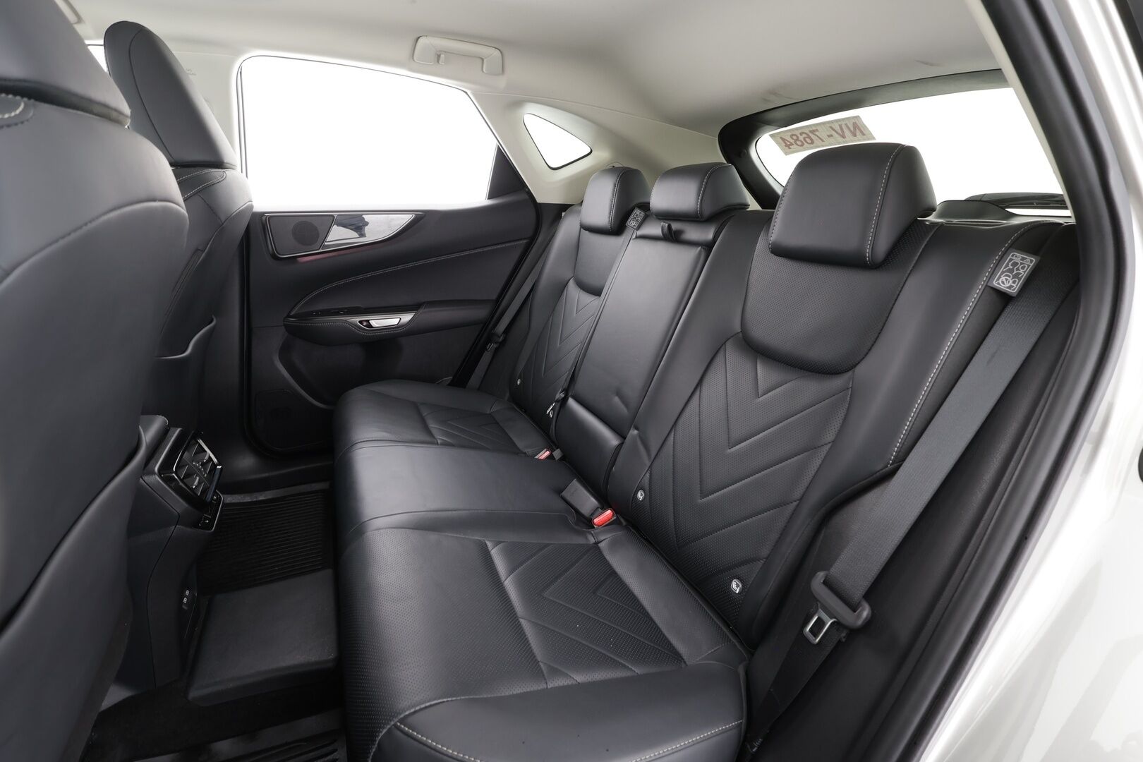 LEXUS NX 2022 450h+ AWD Executive * ACC / HUD / 360° / Muistipenkki / Ilmastoidut nahat / Koukku / LED / Navi / KeylessGo * - KATSO KAMPANJAHINTA! / Kahdet renkaat aluvanteilla / Merkkihuollettu - HULLUT VÄLIPÄIVÄT KORKOTARJOUS 2,49%