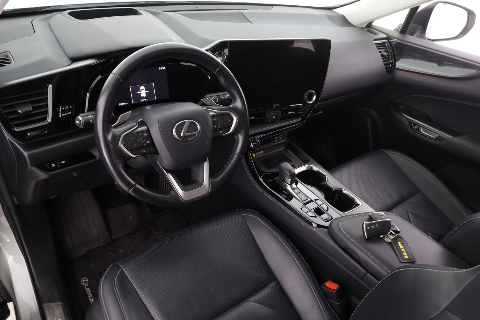 LEXUS NX 2022 450h+ AWD Executive * ACC / HUD / 360° / Muistipenkki / Ilmastoidut nahat / Koukku / LED / Navi / KeylessGo * - KATSO KAMPANJAHINTA! / Kahdet renkaat aluvanteilla / Merkkihuollettu - HULLUT VÄLIPÄIVÄT KORKOTARJOUS 2,49%